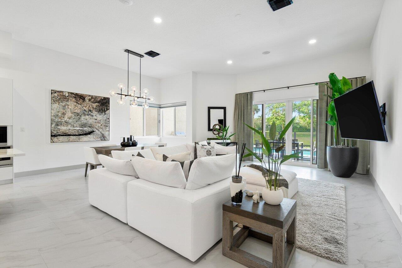 350 E Royal Palm Road