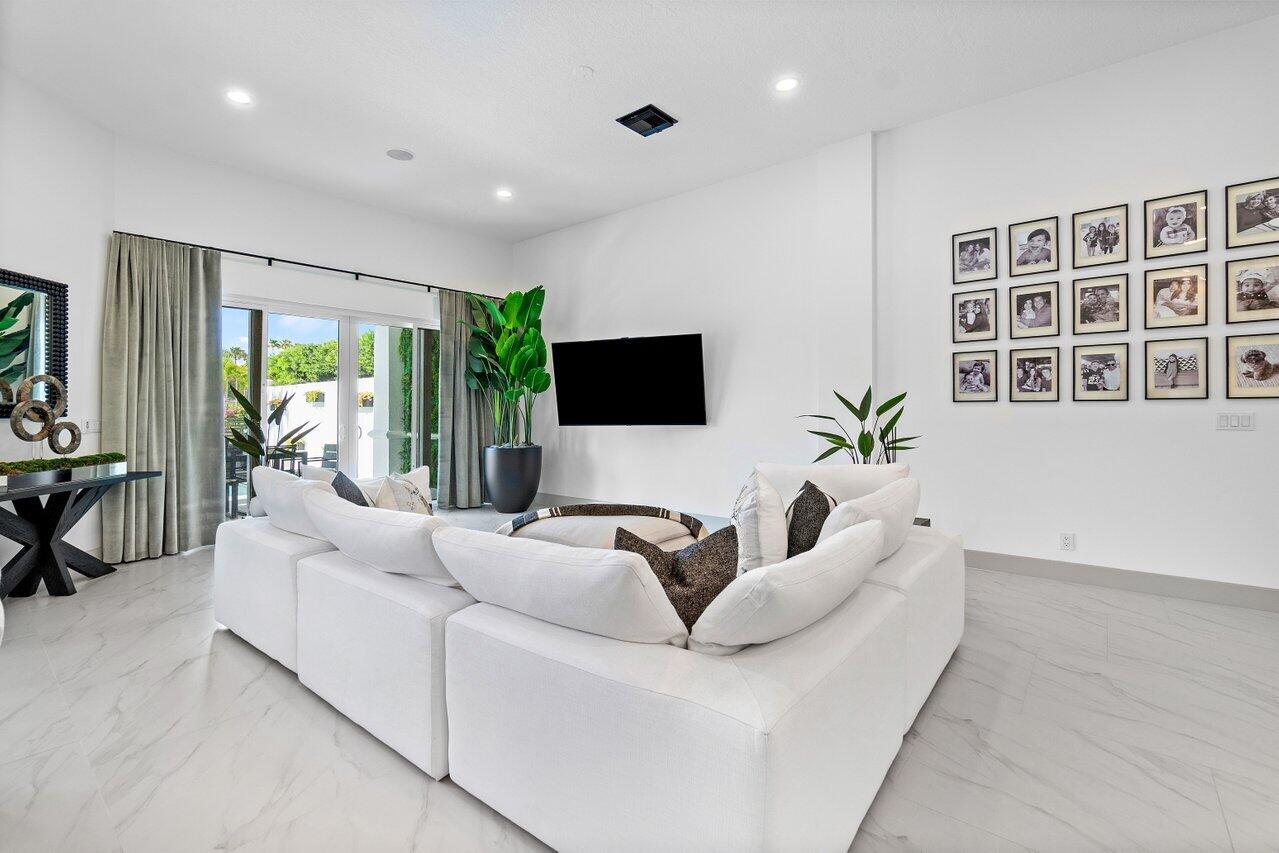 350 E Royal Palm Road