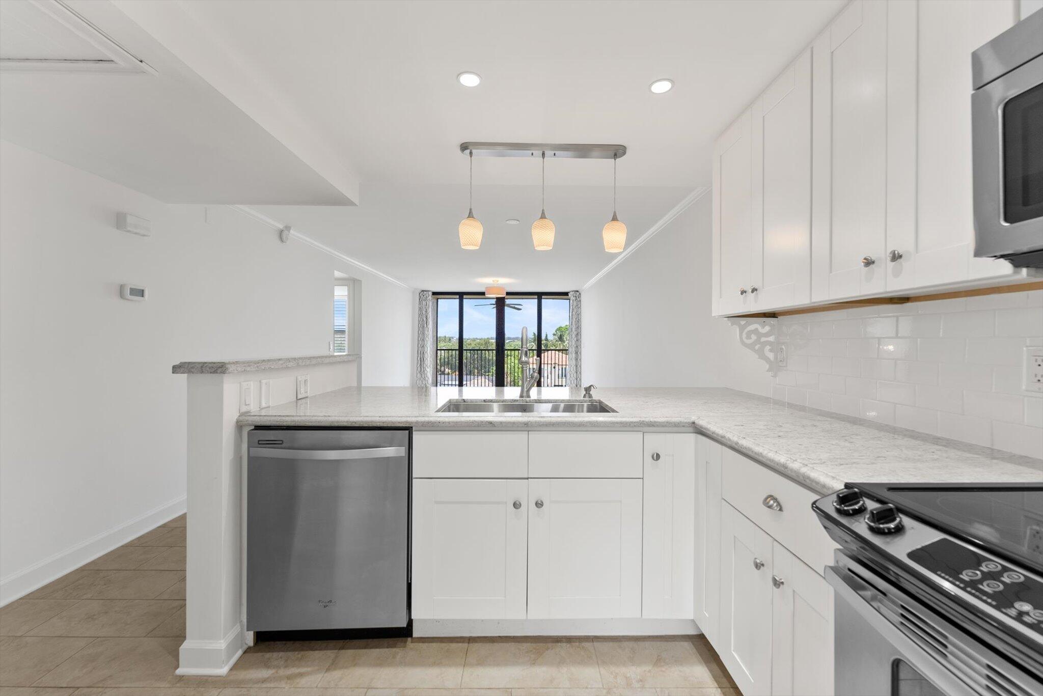 18 Royal Palm Way 5050