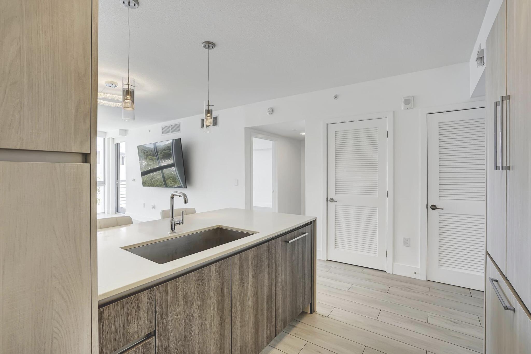 111 SE 1st Avenue 407