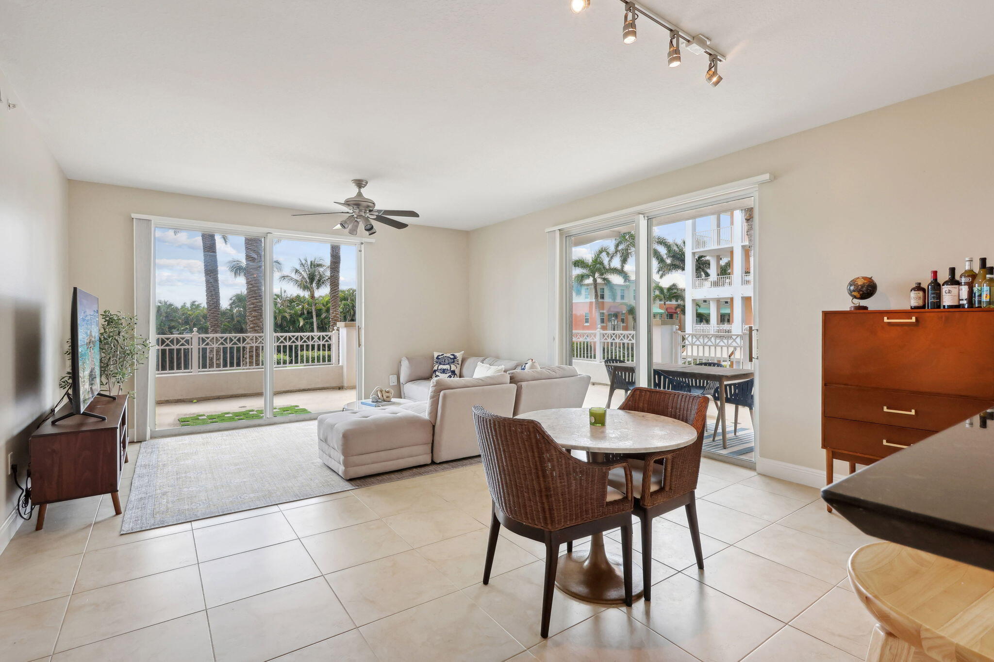 806 E Windward Way 217