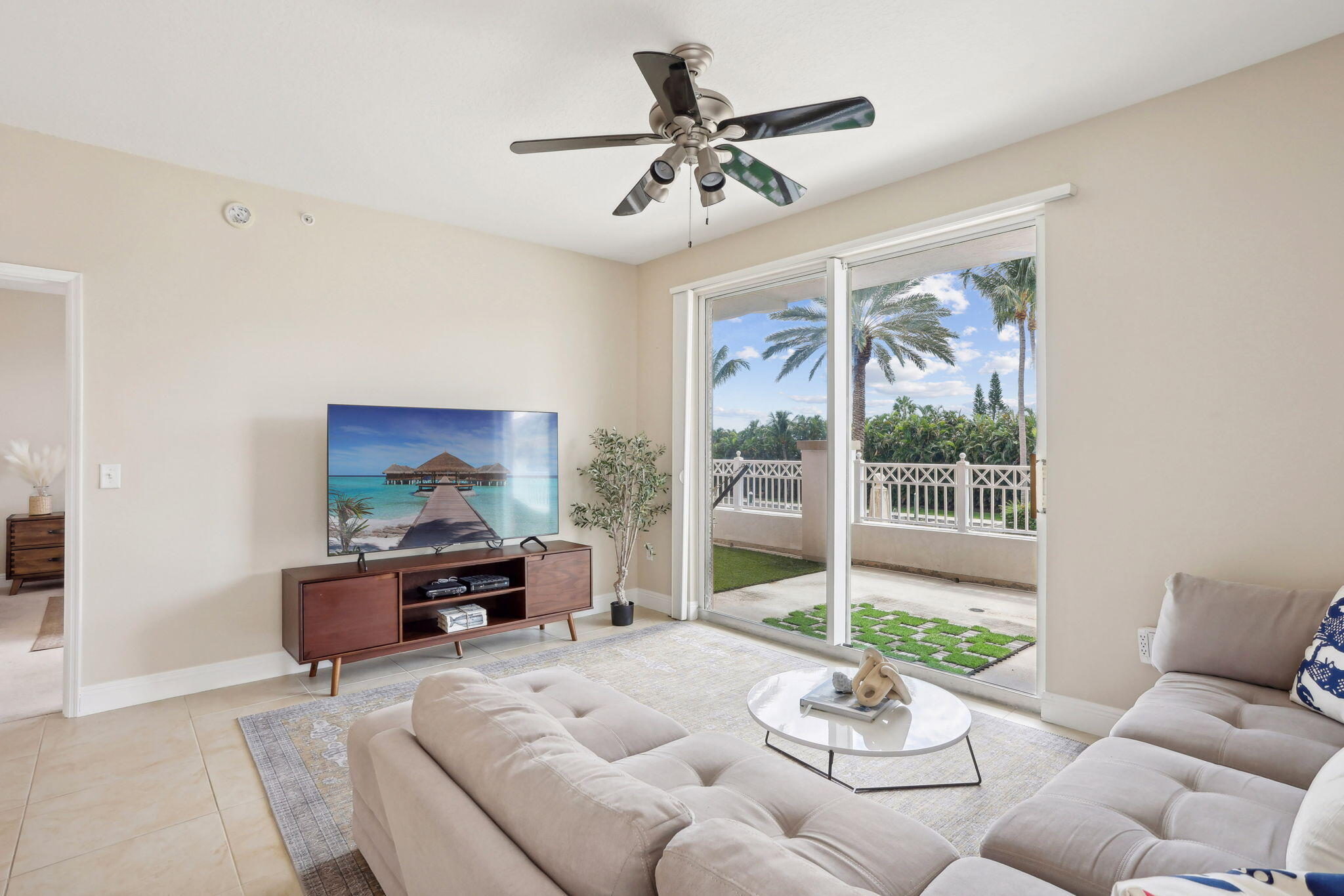 806 E Windward Way 217