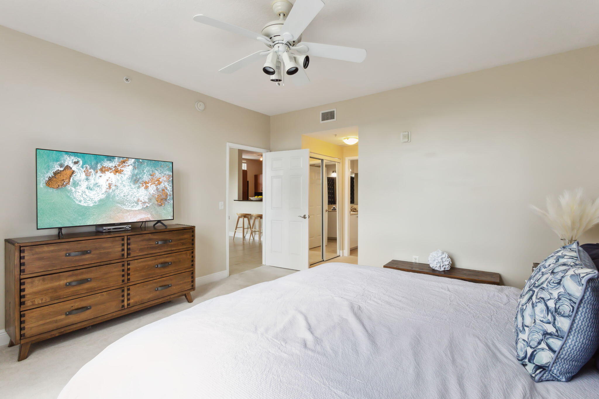 806 E Windward Way 217