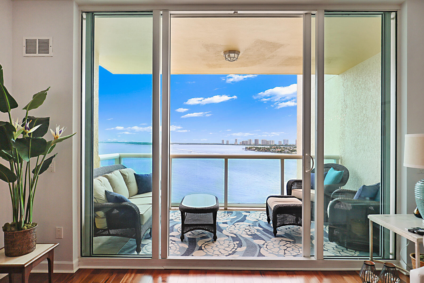 2650 Lake Shore Drive 1503