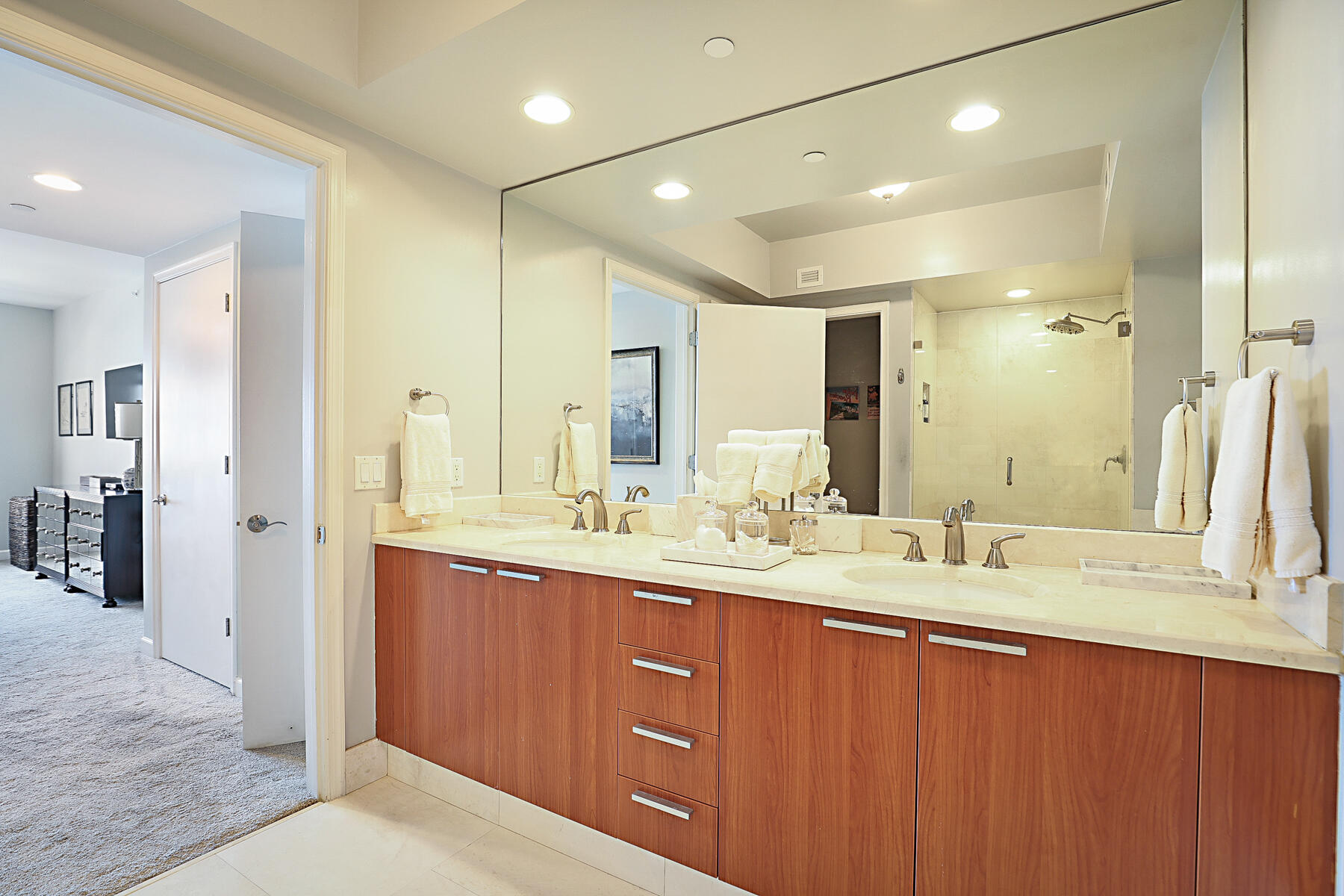 2650 Lake Shore Drive 1503