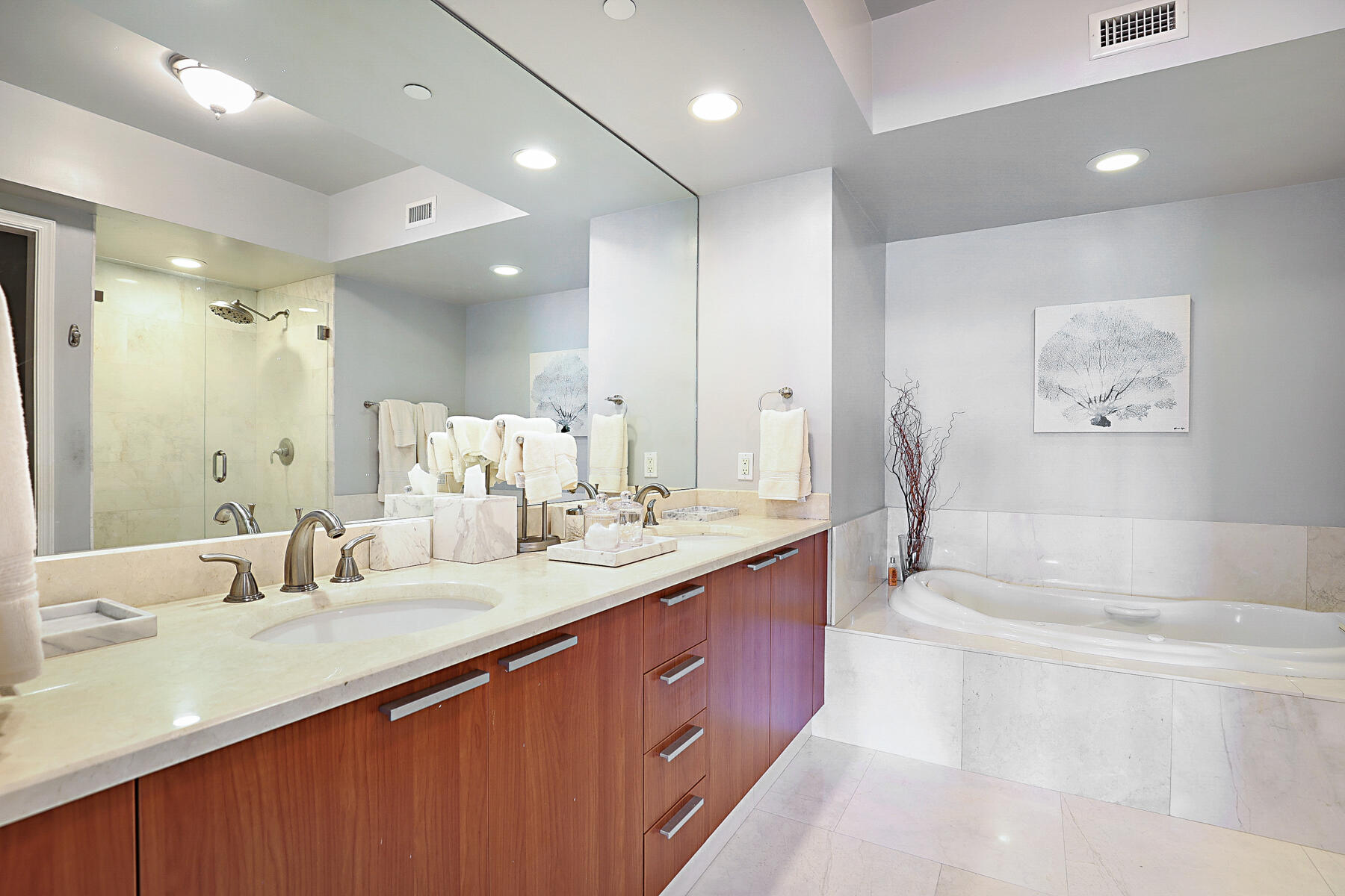 2650 Lake Shore Drive 1503