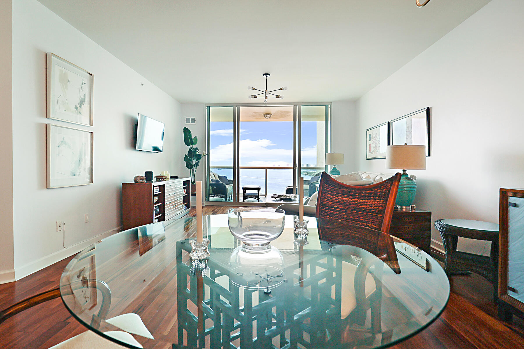 2650 Lake Shore Drive 1503