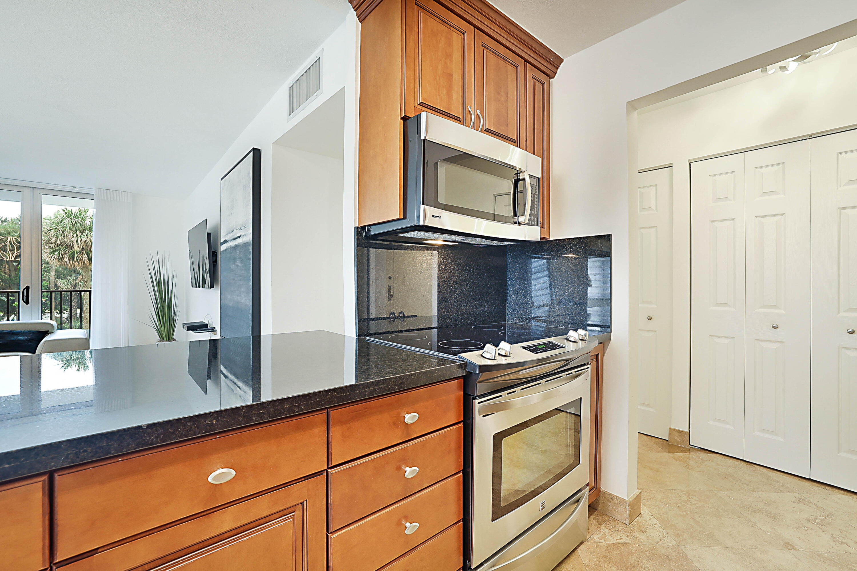 2121 N Ocean Boulevard 209e