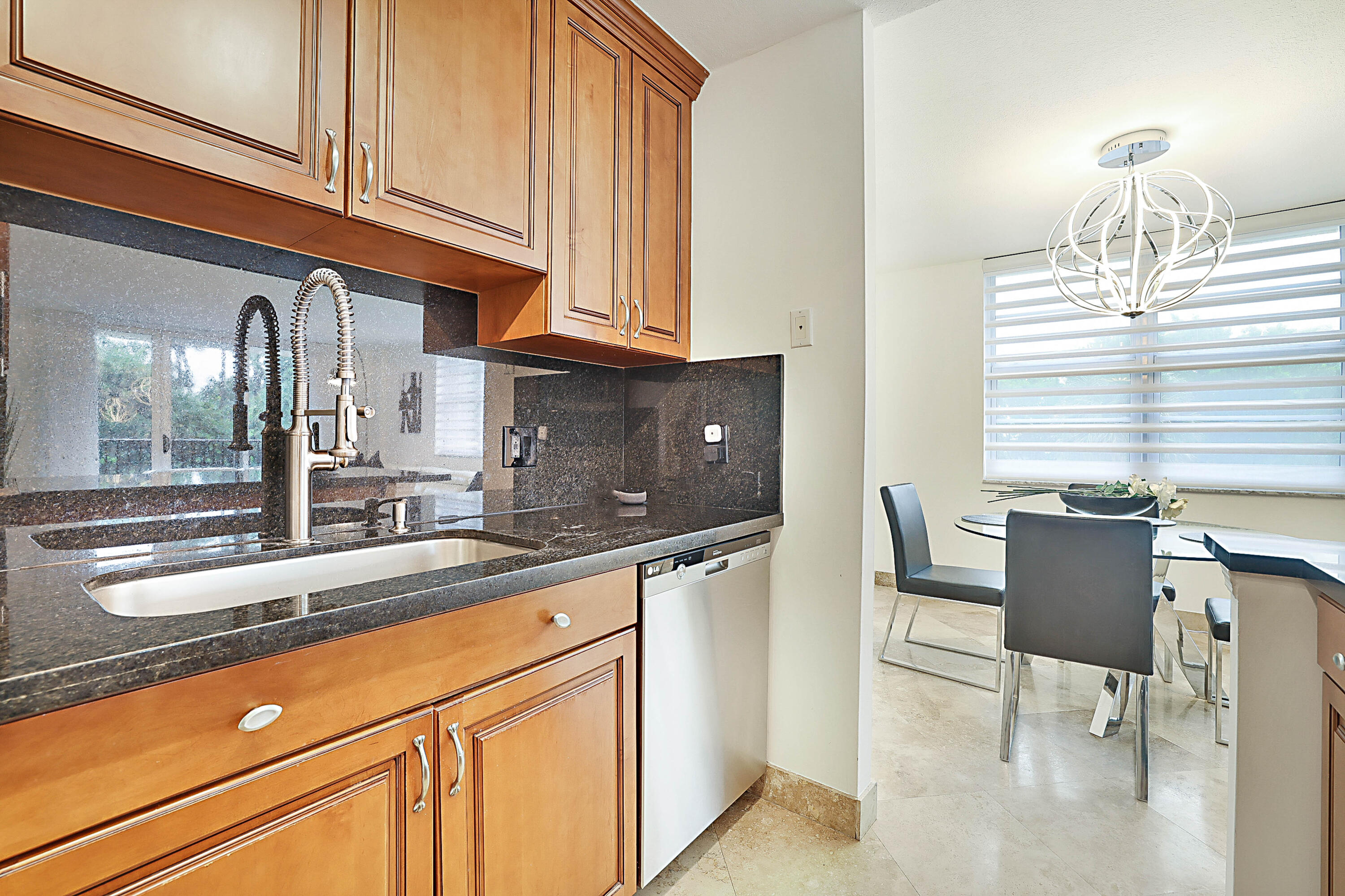 2121 N Ocean Boulevard 209e