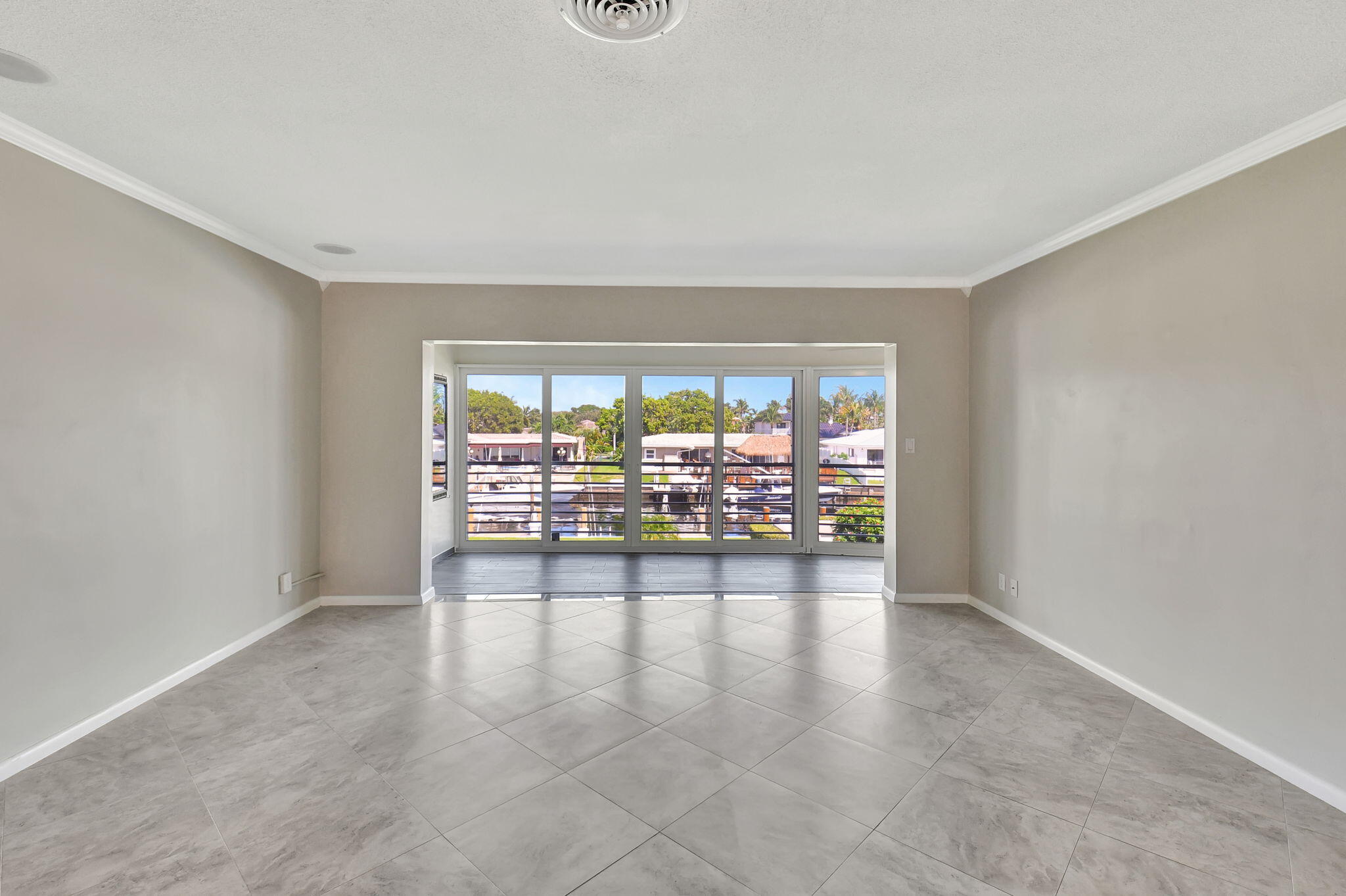 701 NE Harbour Terrace 205