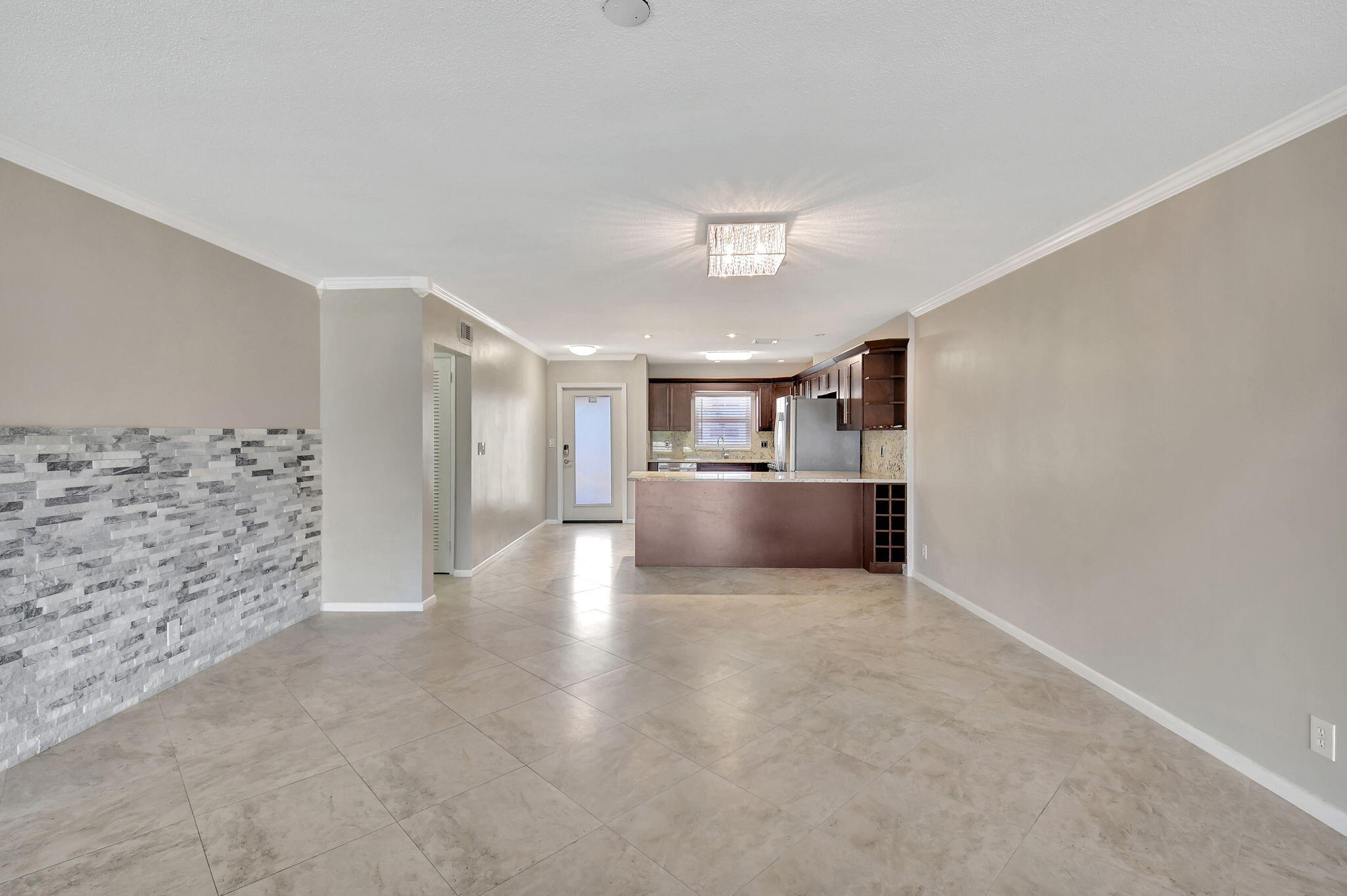 701 NE Harbour Terrace 205