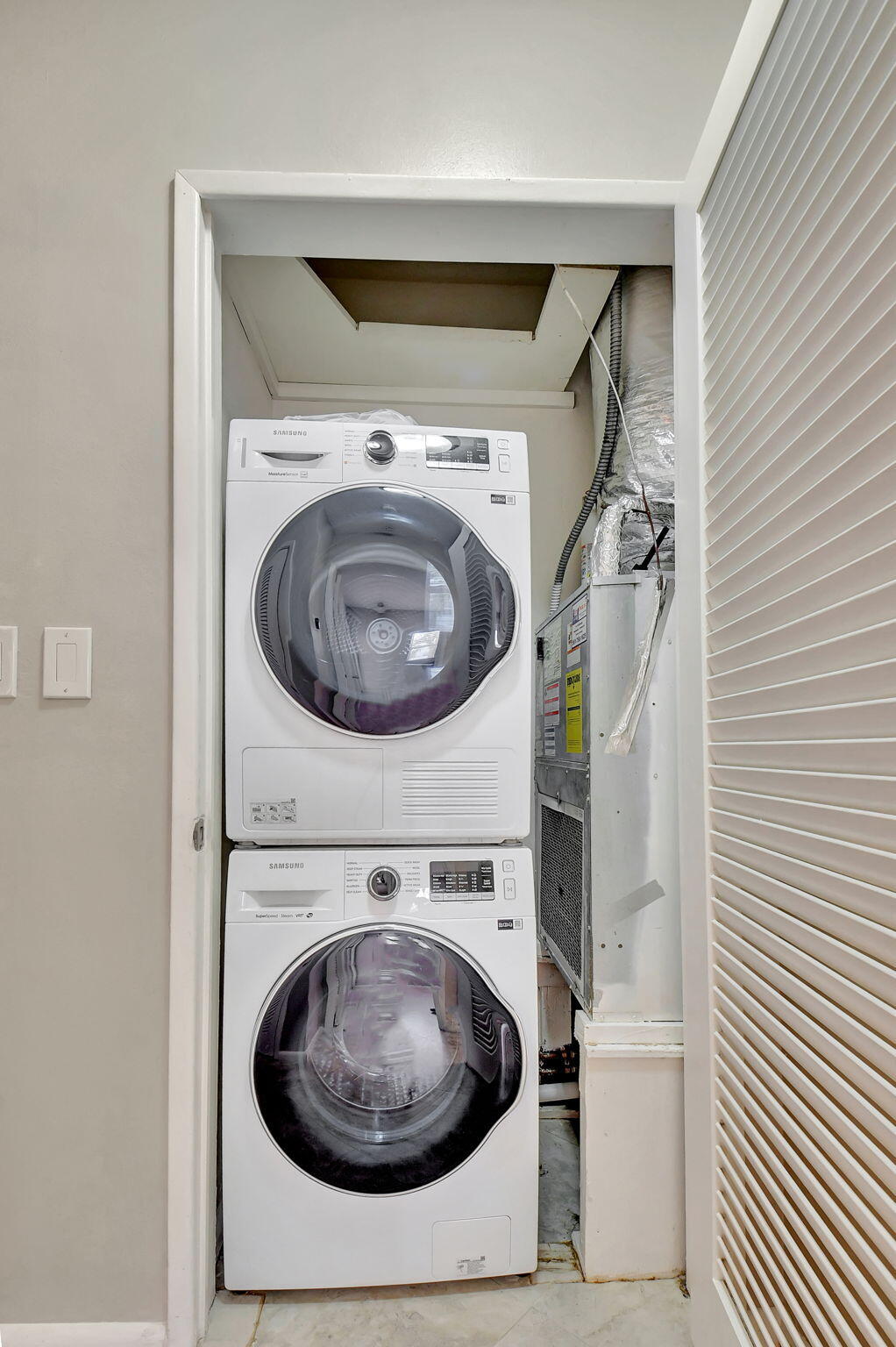 701 NE Harbour Terrace 205