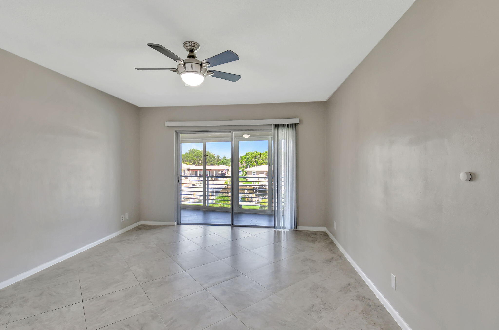 701 NE Harbour Terrace 205