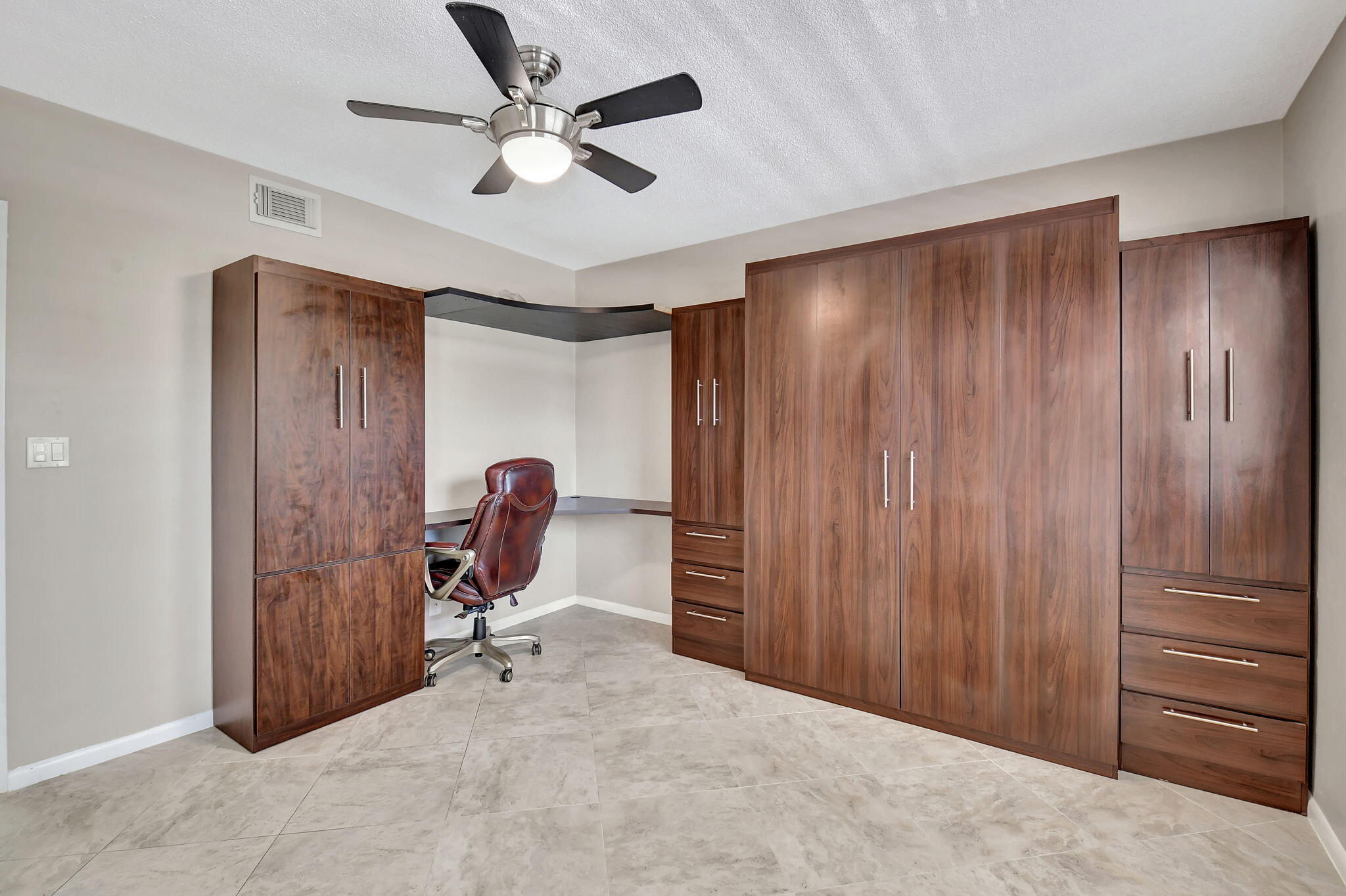 701 NE Harbour Terrace 205