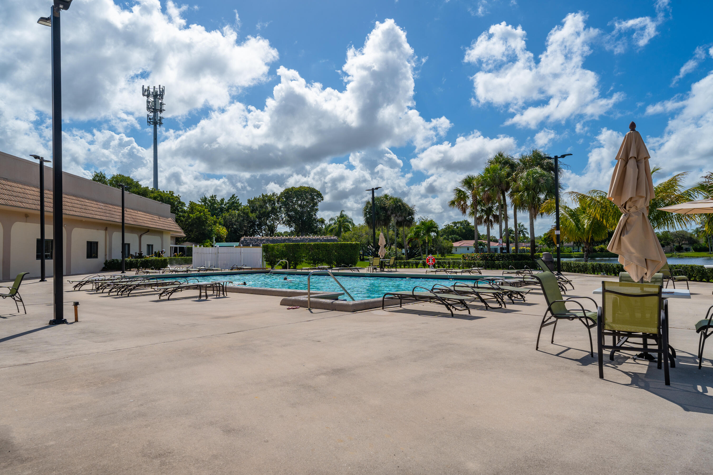 350 Lakeview Drive 202