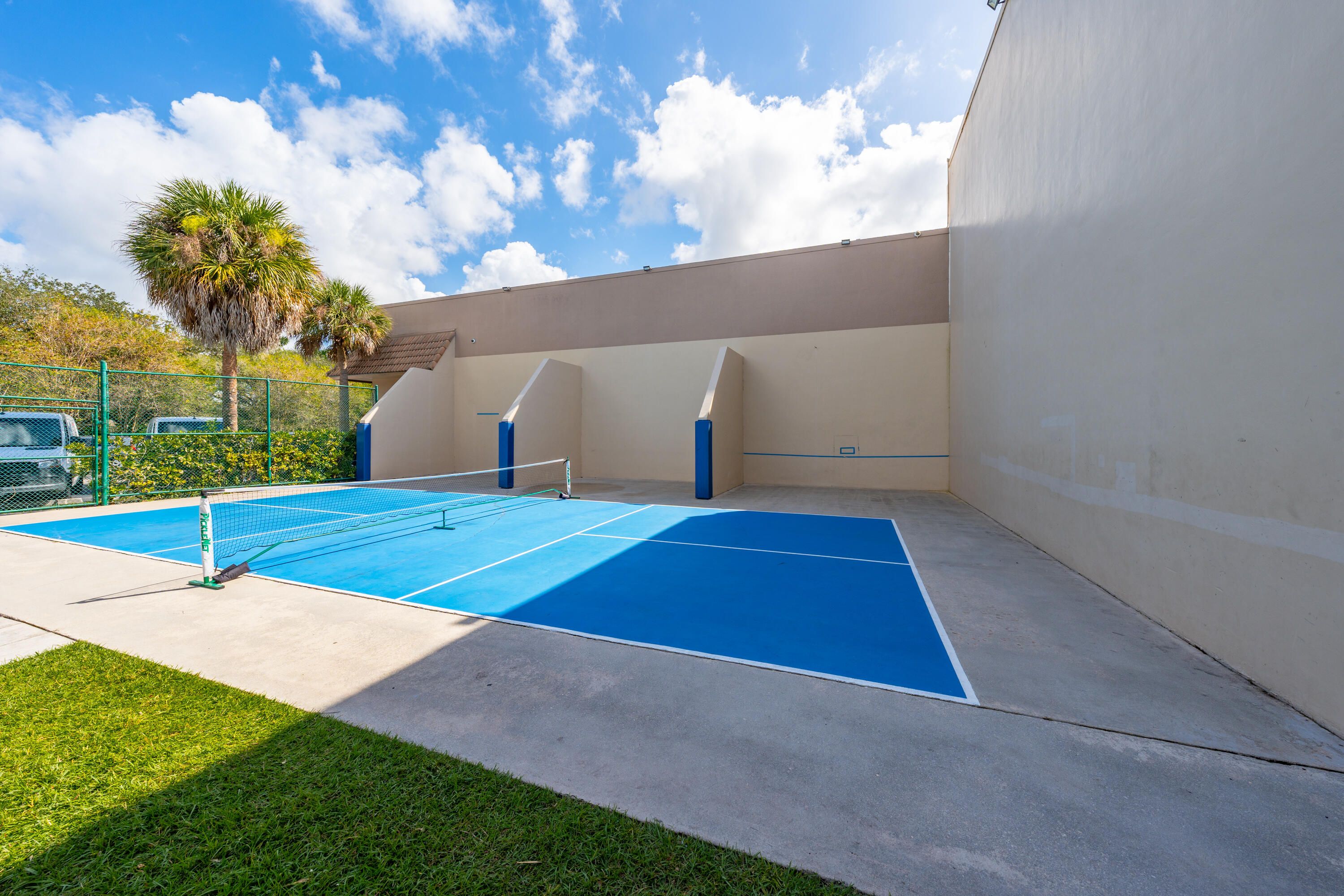 350 Lakeview Drive 202