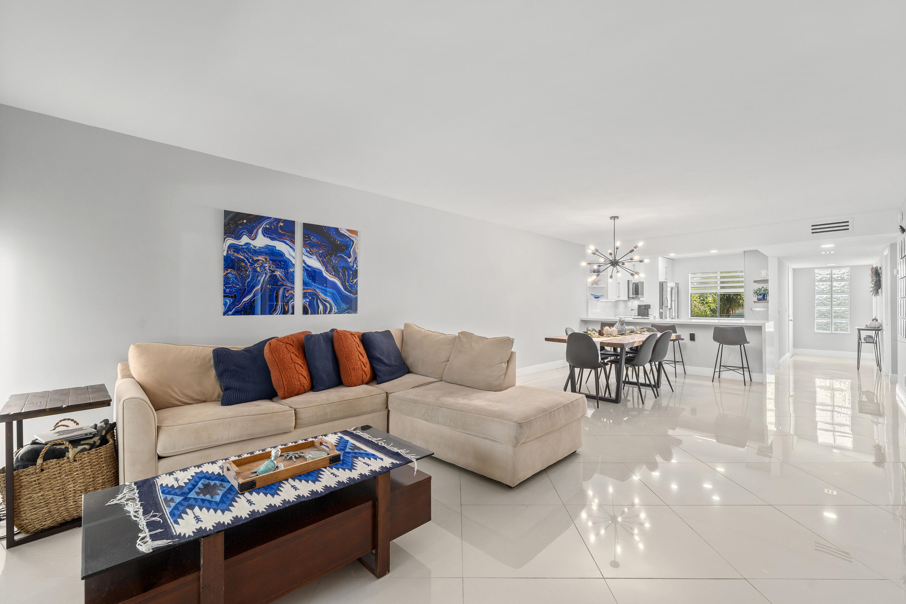 350 Lakeview Drive 202
