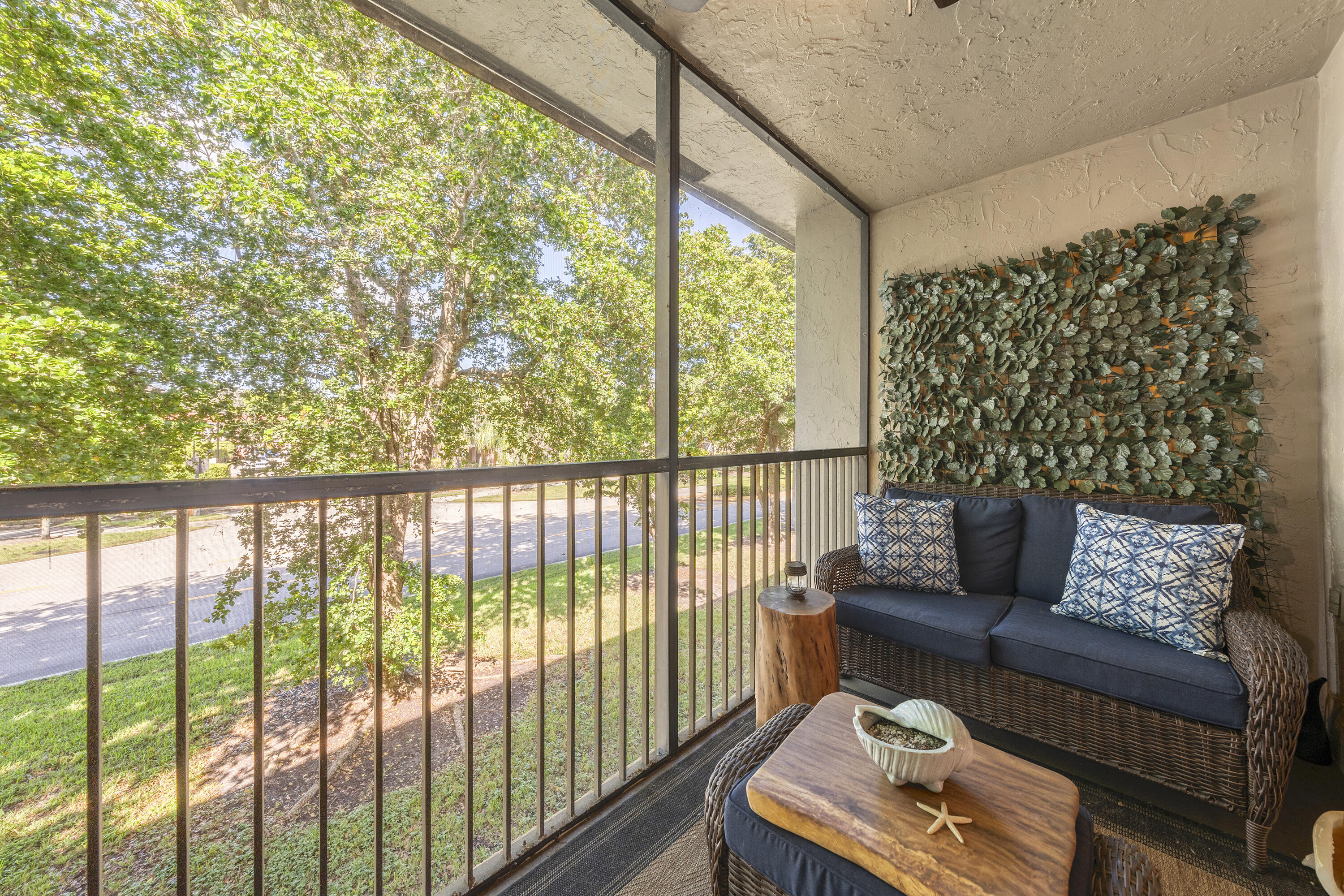 350 Lakeview Drive 202