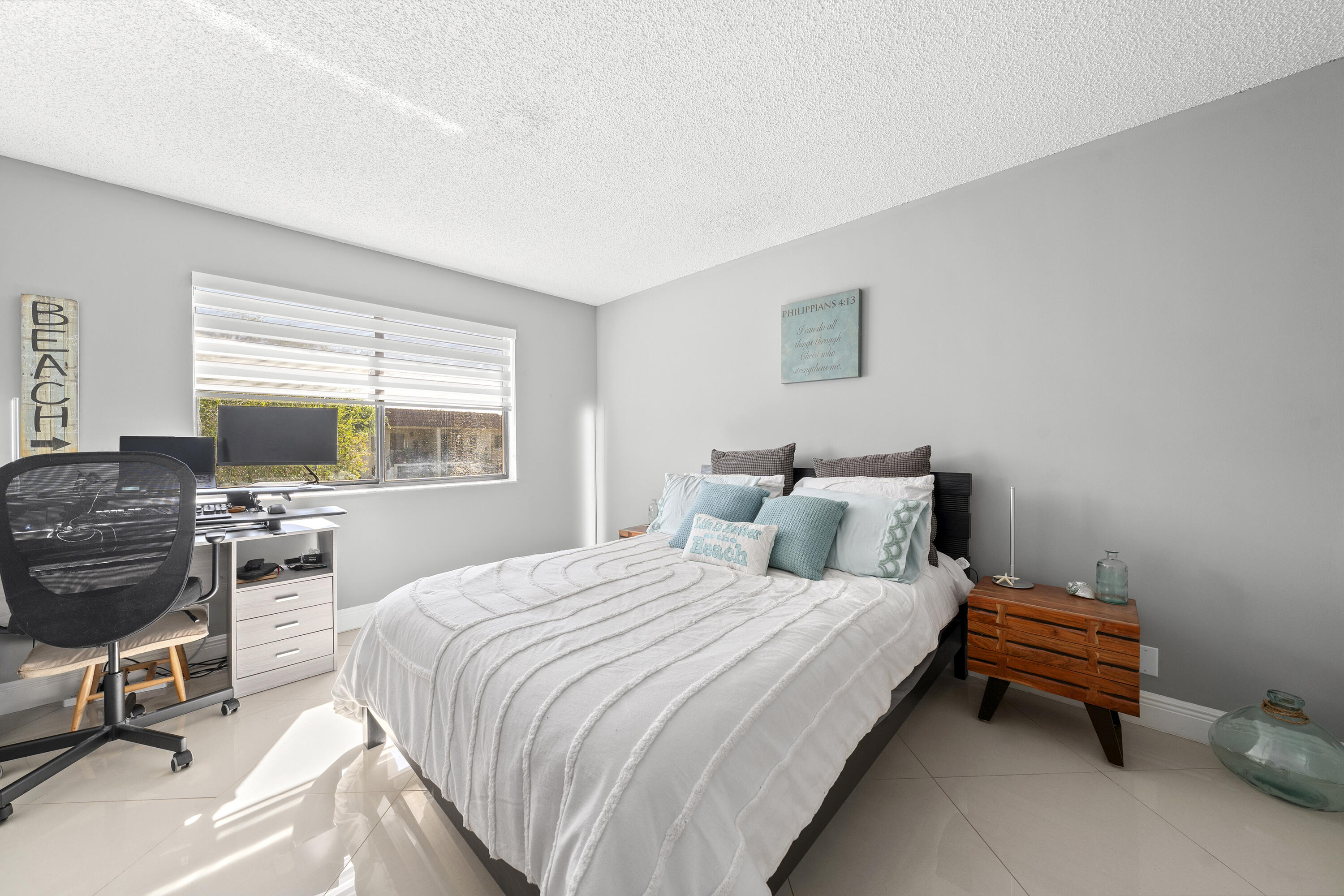 350 Lakeview Drive 202