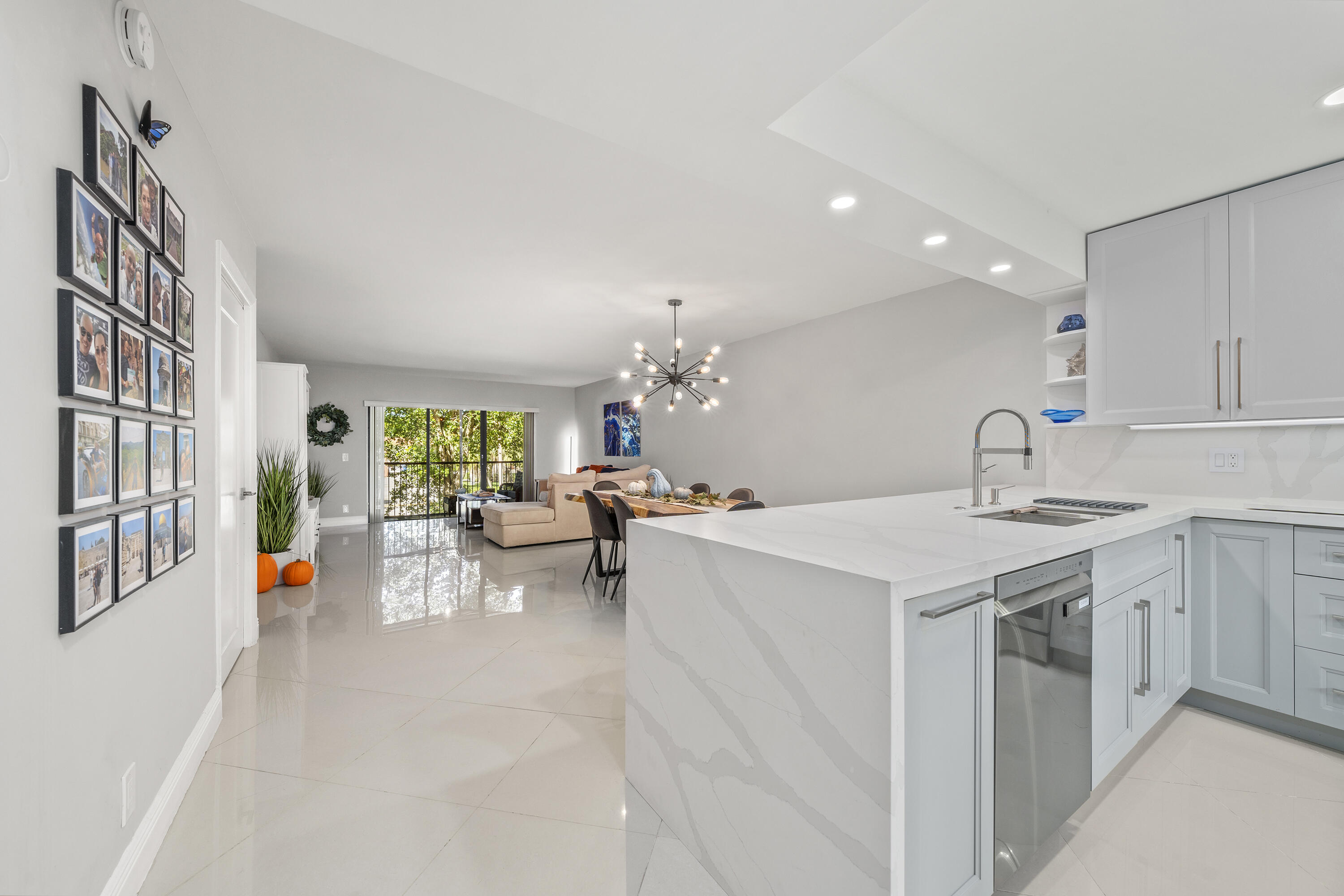 350 Lakeview Drive 202
