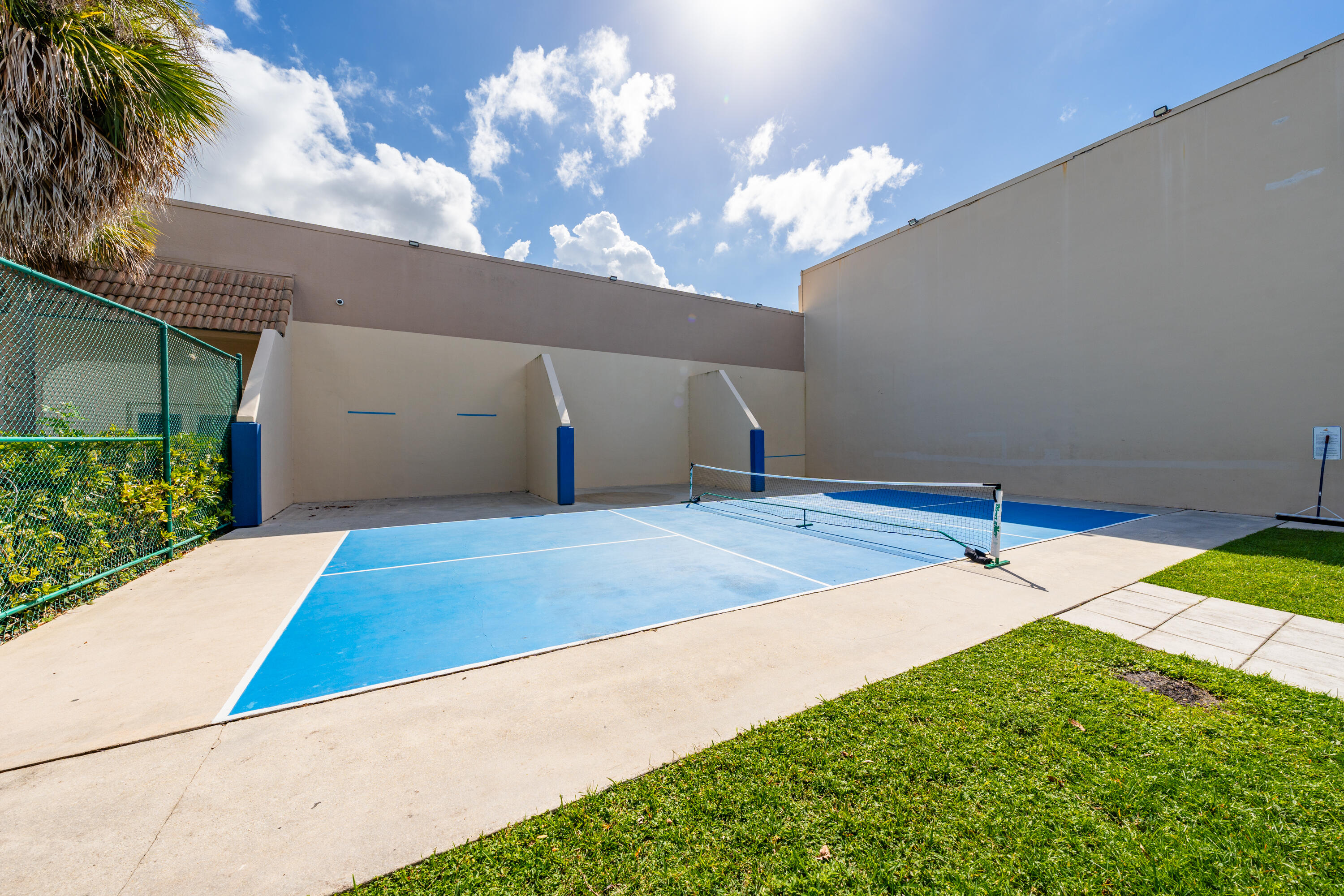 350 Lakeview Drive 202