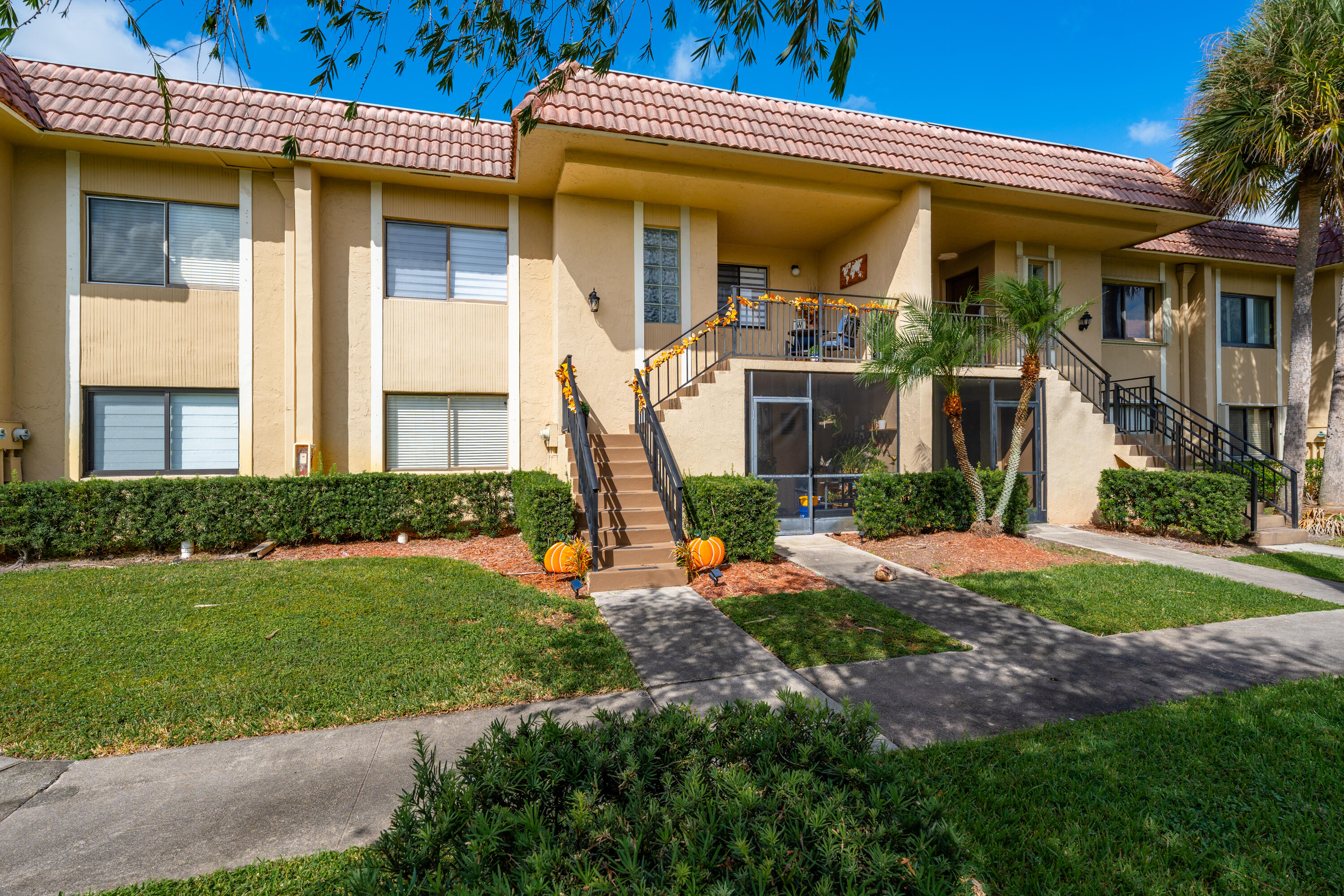 350 Lakeview Drive 202