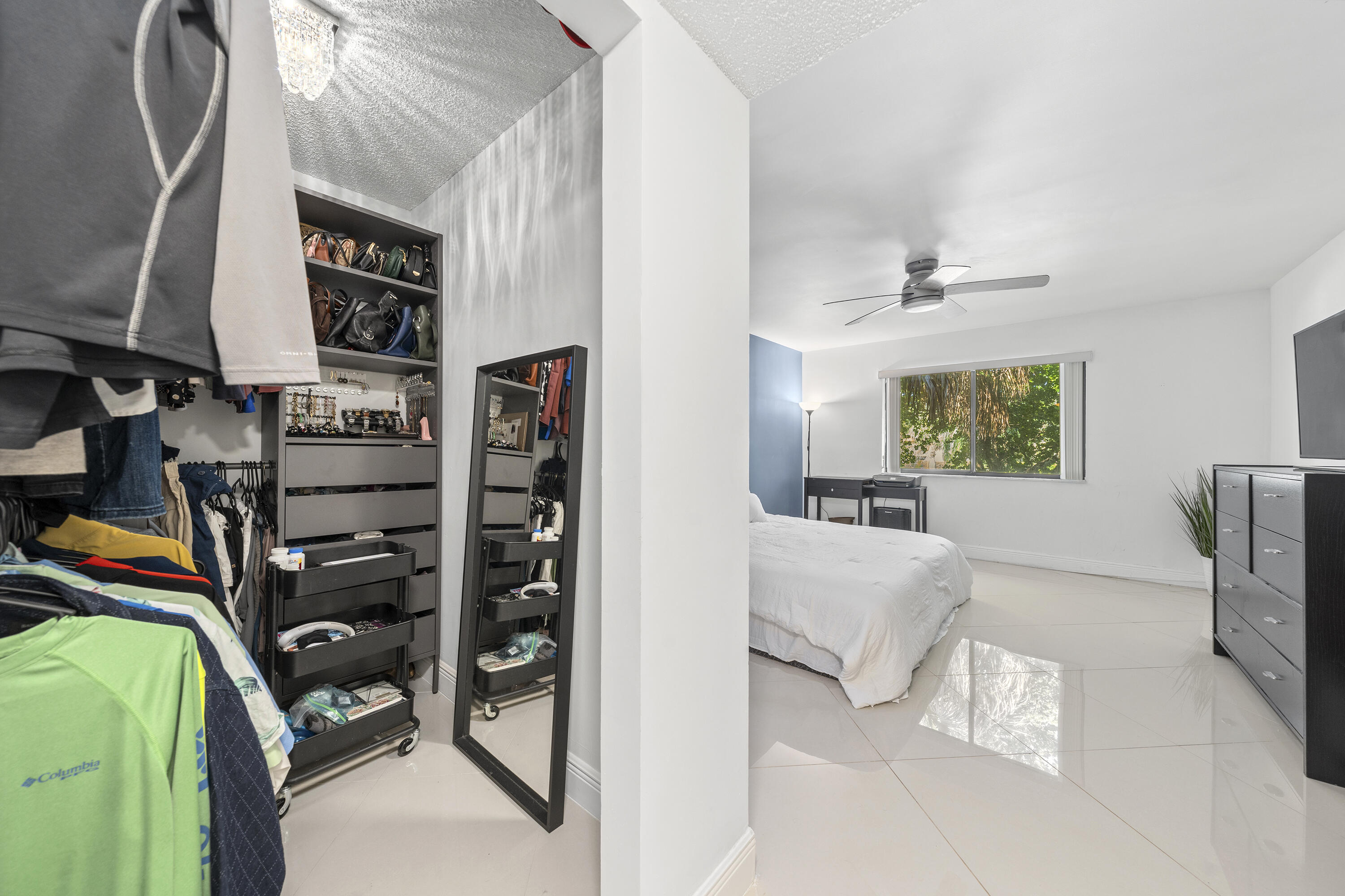 350 Lakeview Drive 202