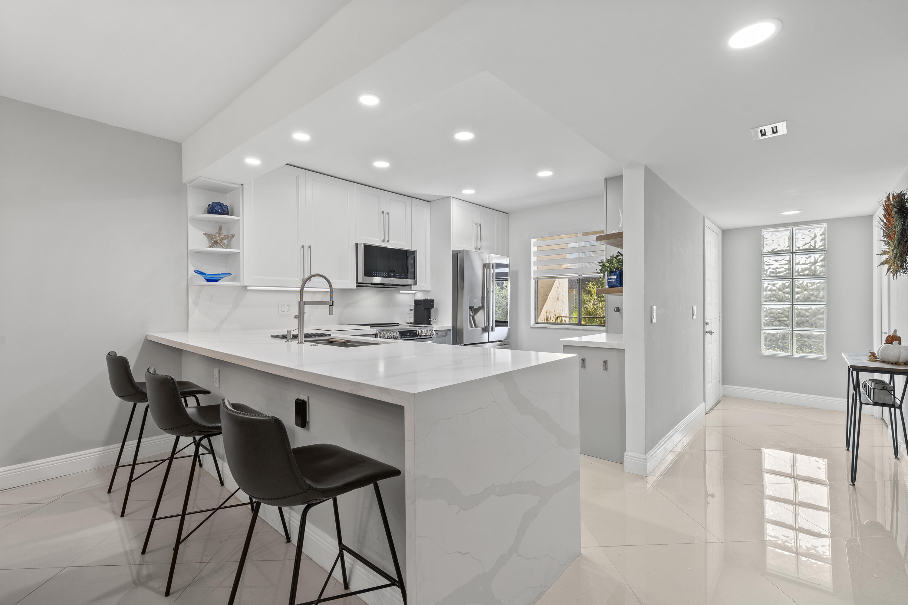 350 Lakeview Drive 202
