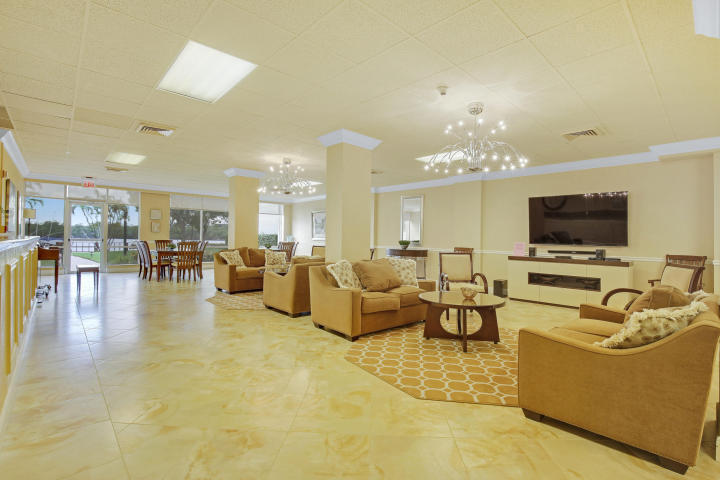 2121 N Ocean Boulevard 105e