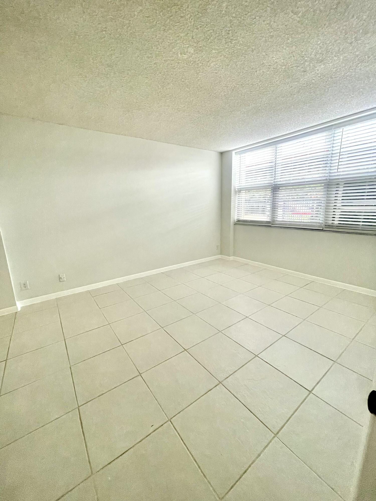 2121 N Ocean Boulevard 106w