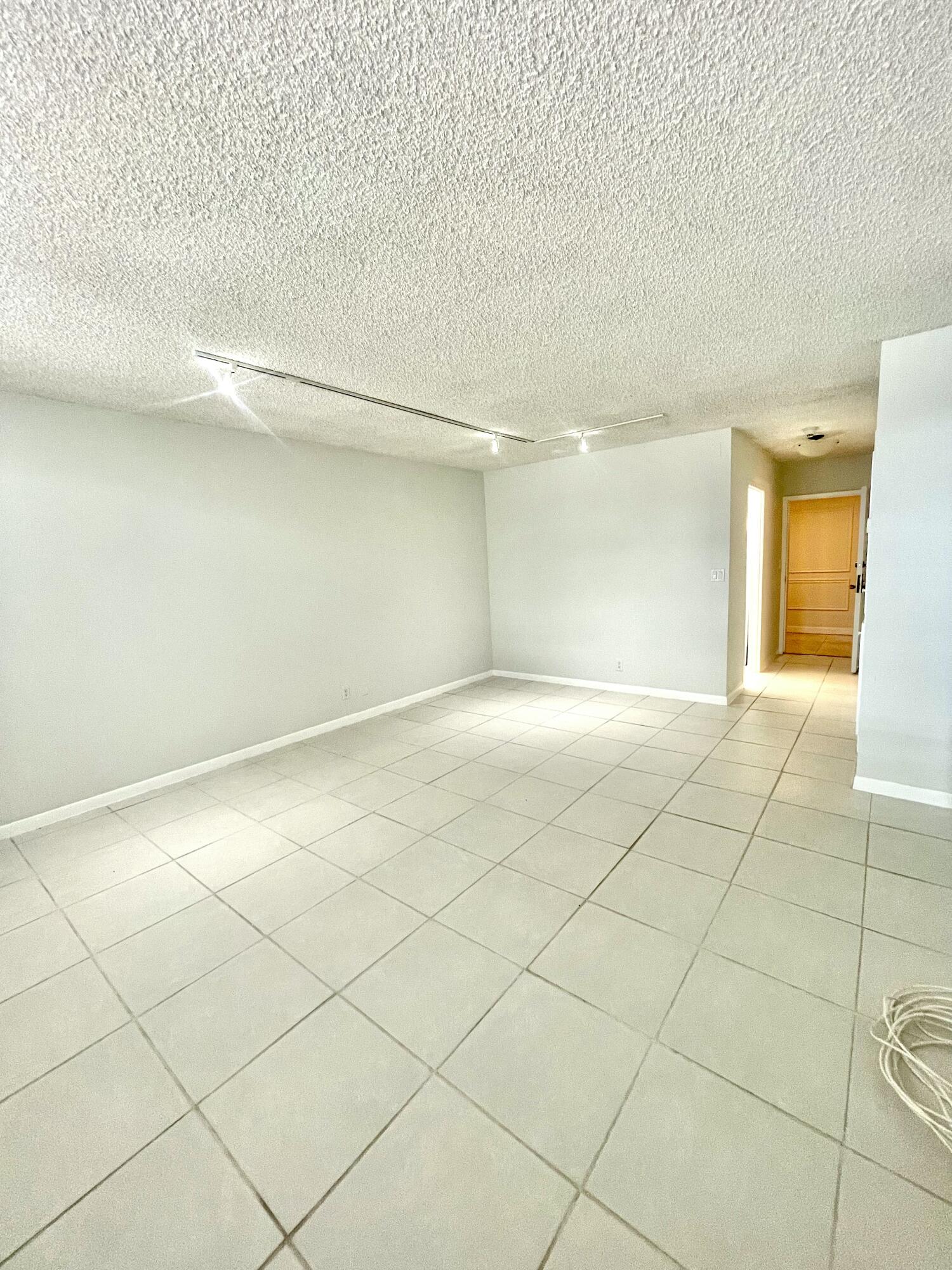 2121 N Ocean Boulevard 106w