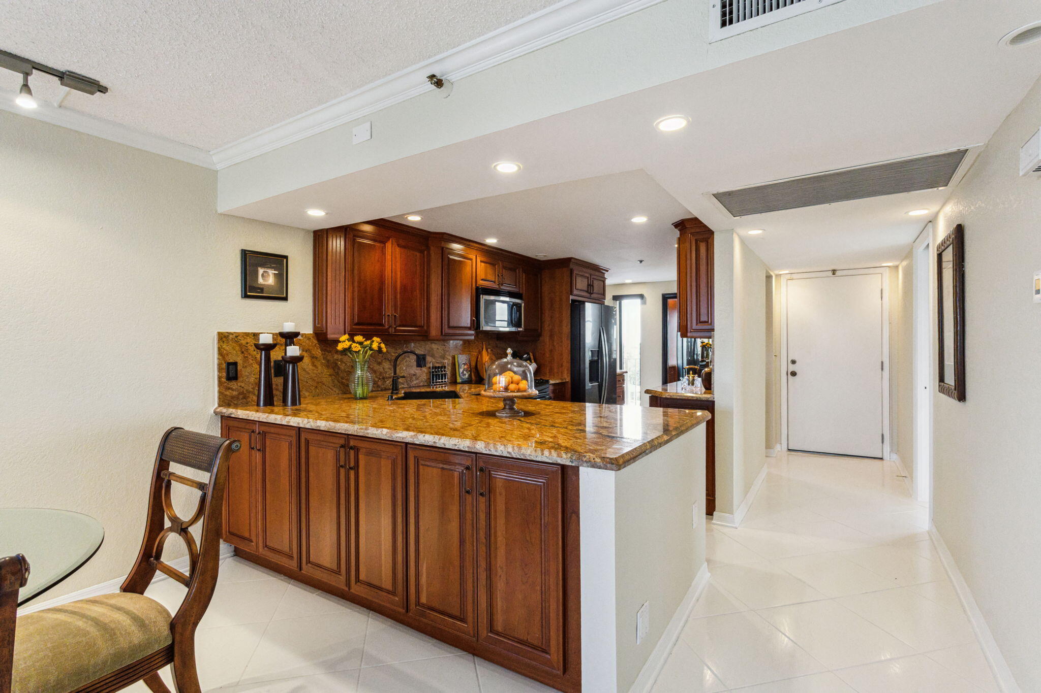 21 Royal Palm Way 606