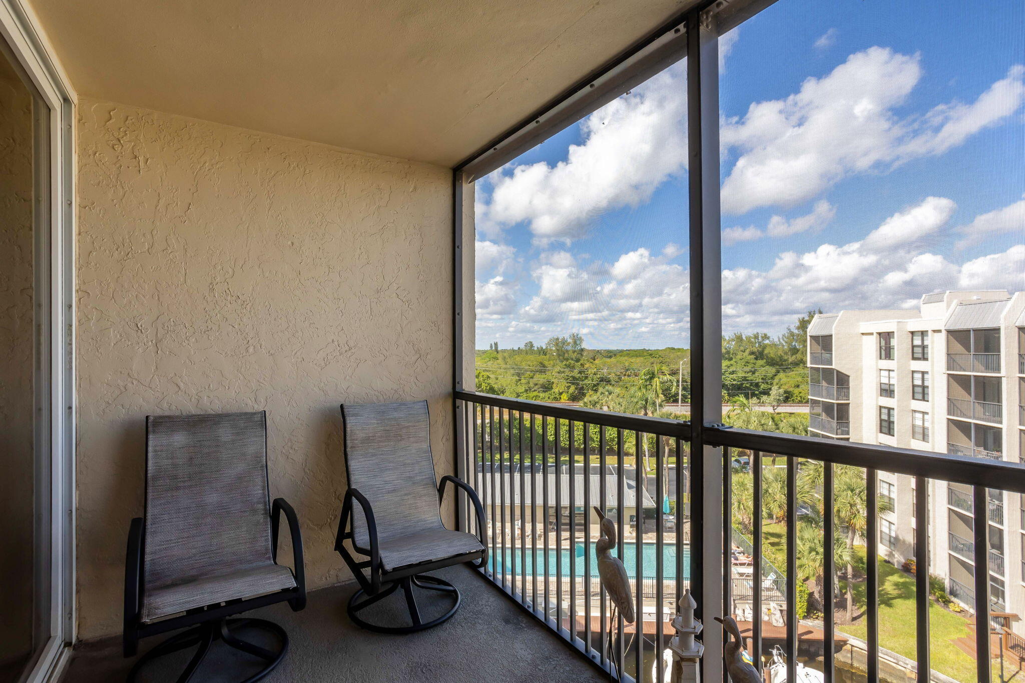 21 Royal Palm Way 606