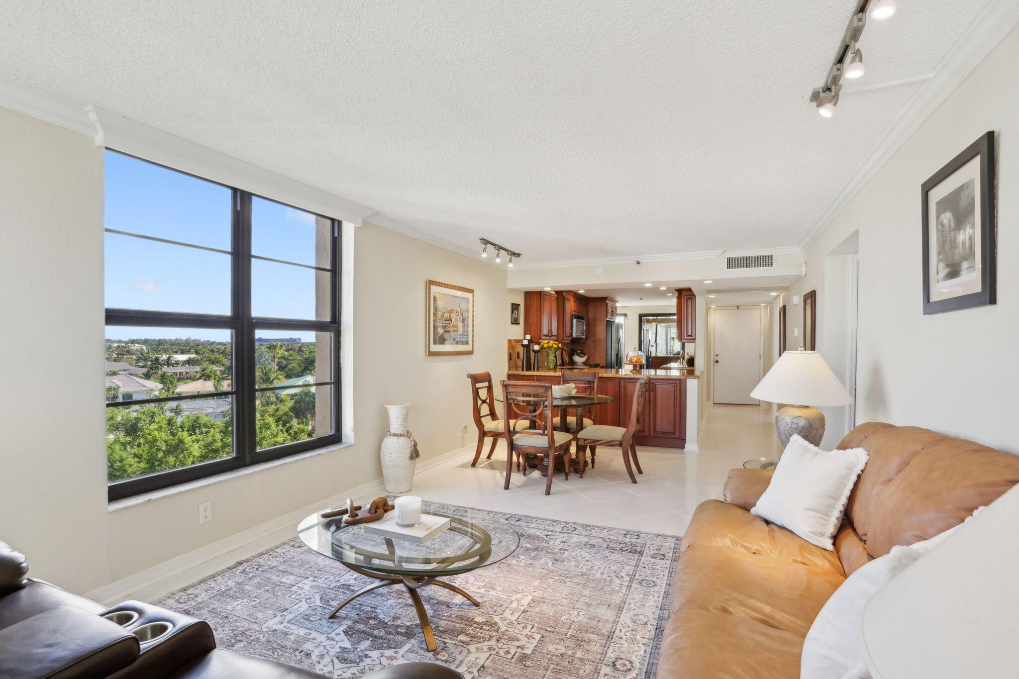 21 Royal Palm Way 606