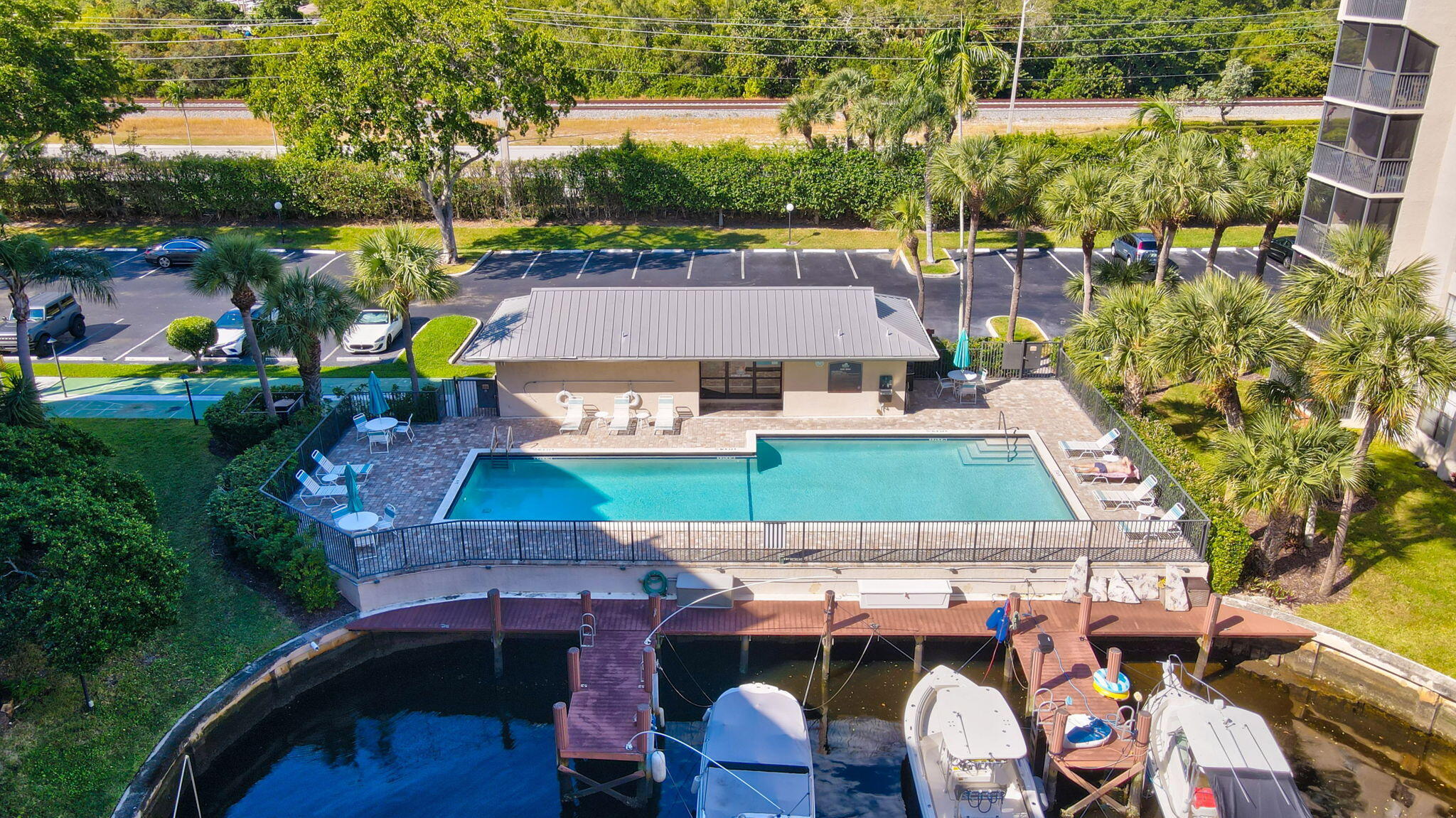 21 Royal Palm Way 606