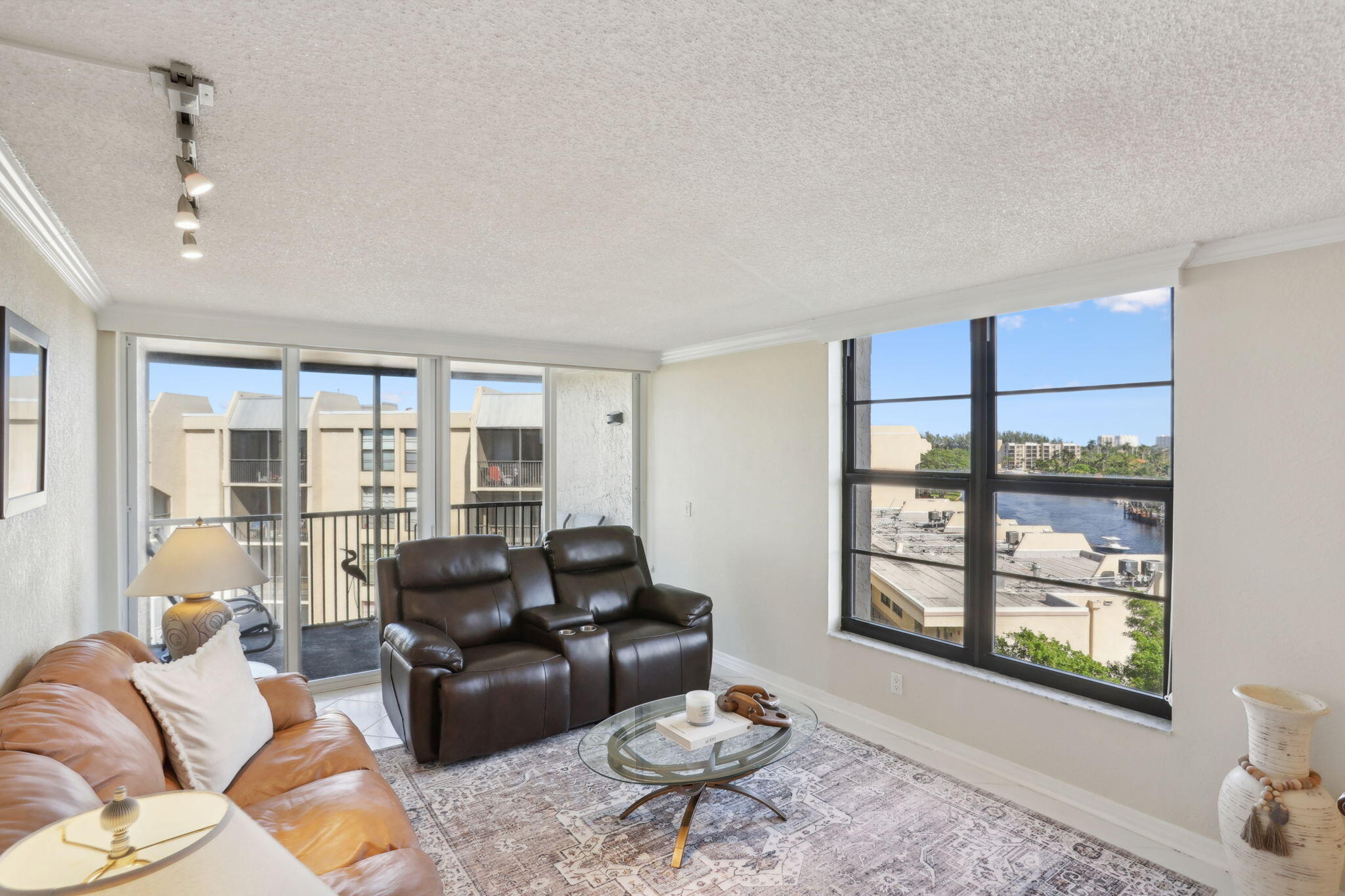 21 Royal Palm Way 606