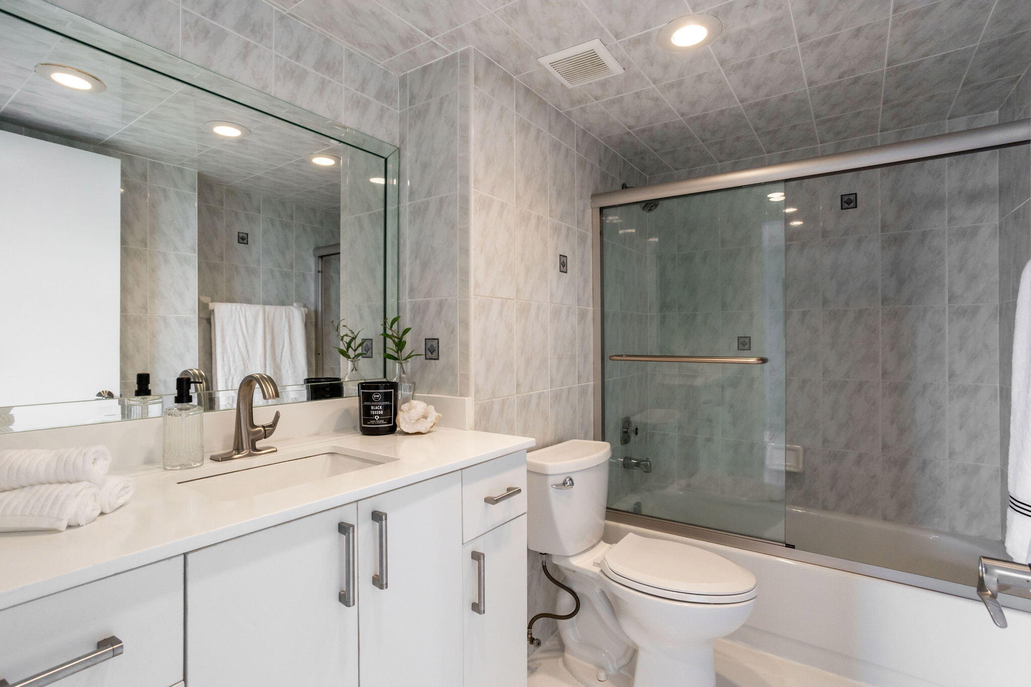 21 Royal Palm Way 606