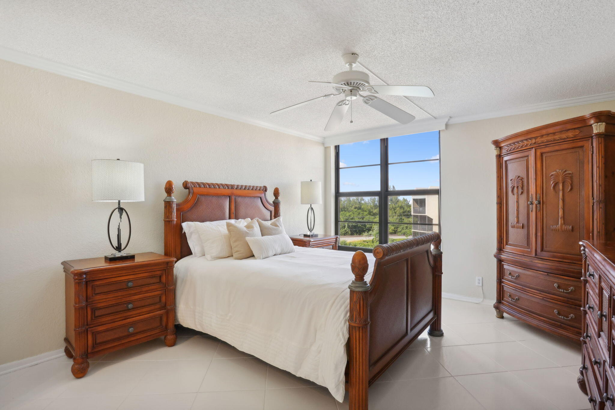 21 Royal Palm Way 606