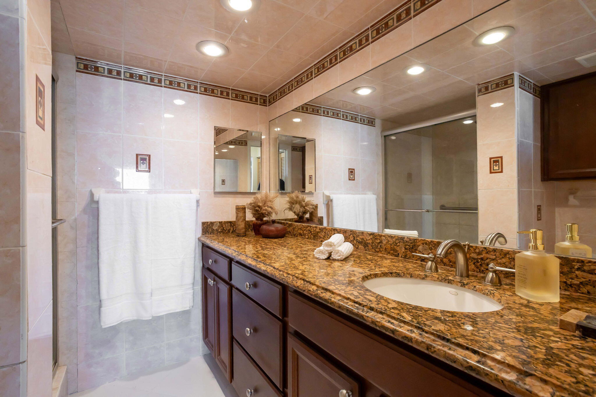 21 Royal Palm Way 606