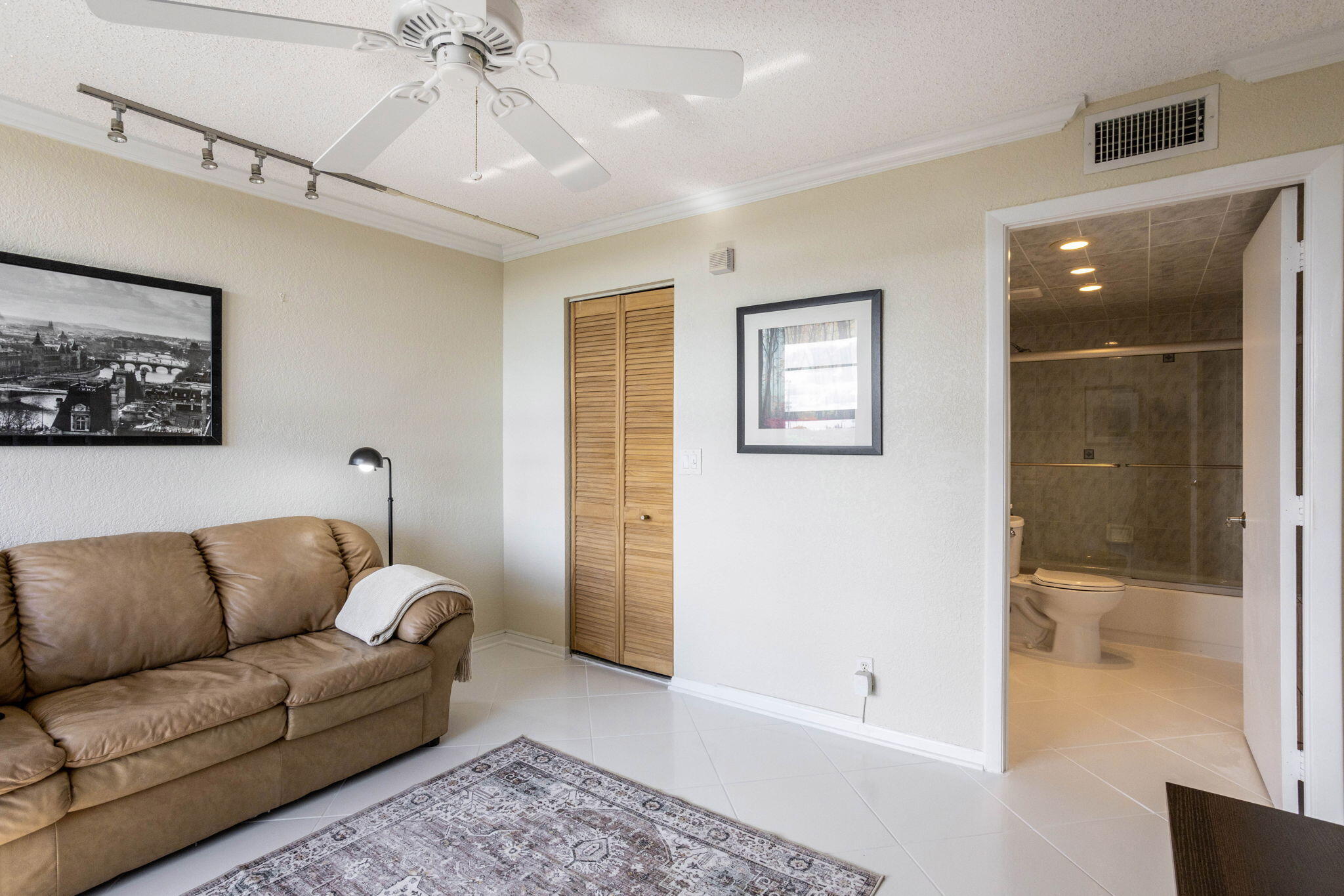 21 Royal Palm Way 606