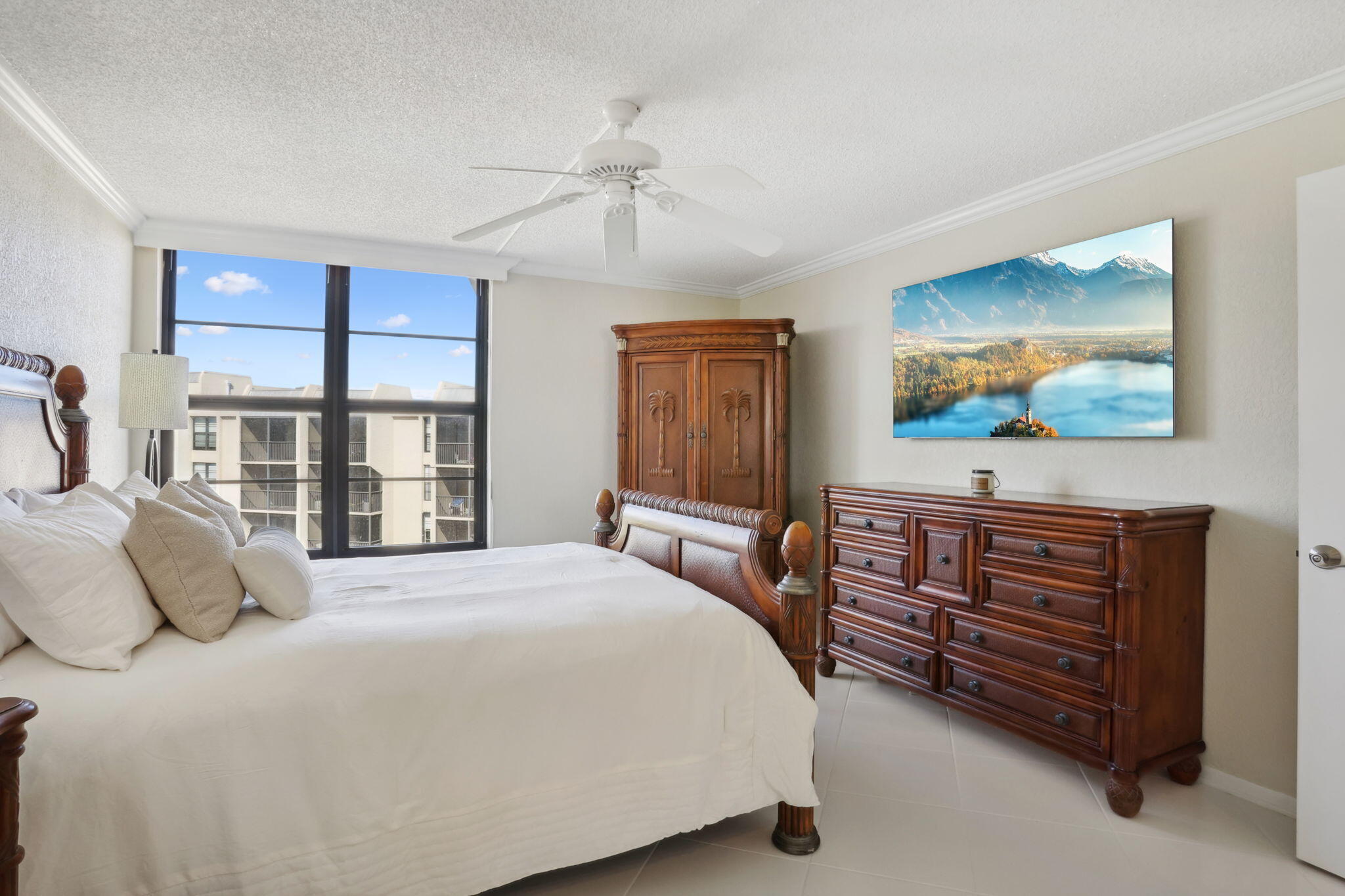 21 Royal Palm Way 606