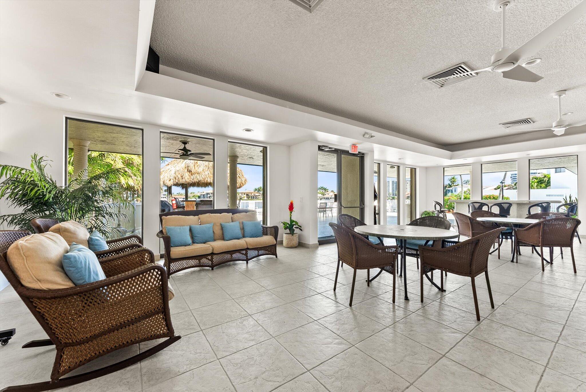 571 Pelican Way
