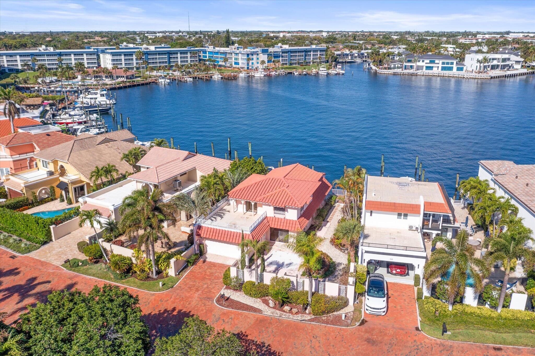 571 Pelican Way