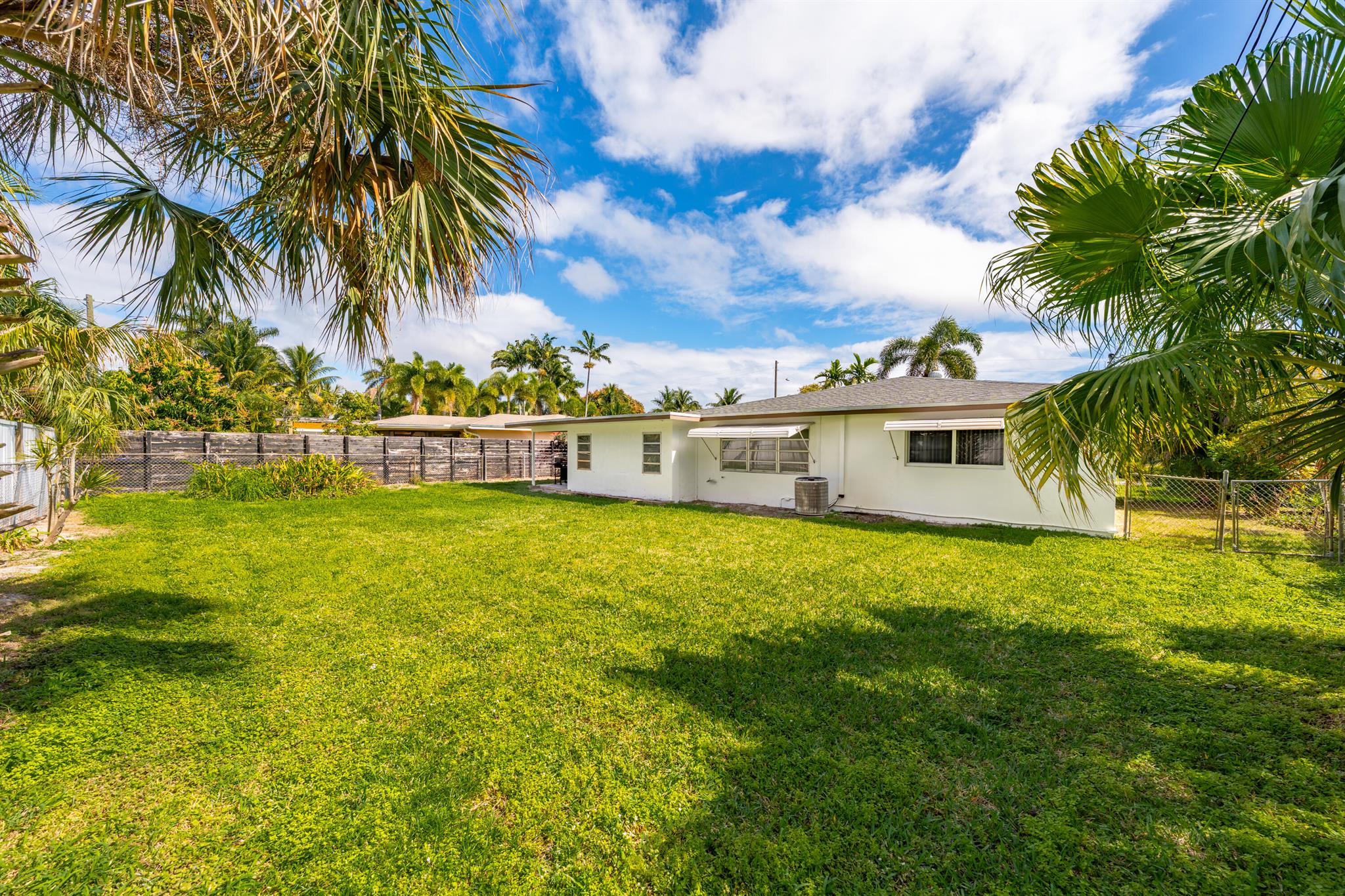 1085 NW 3rd Avenue