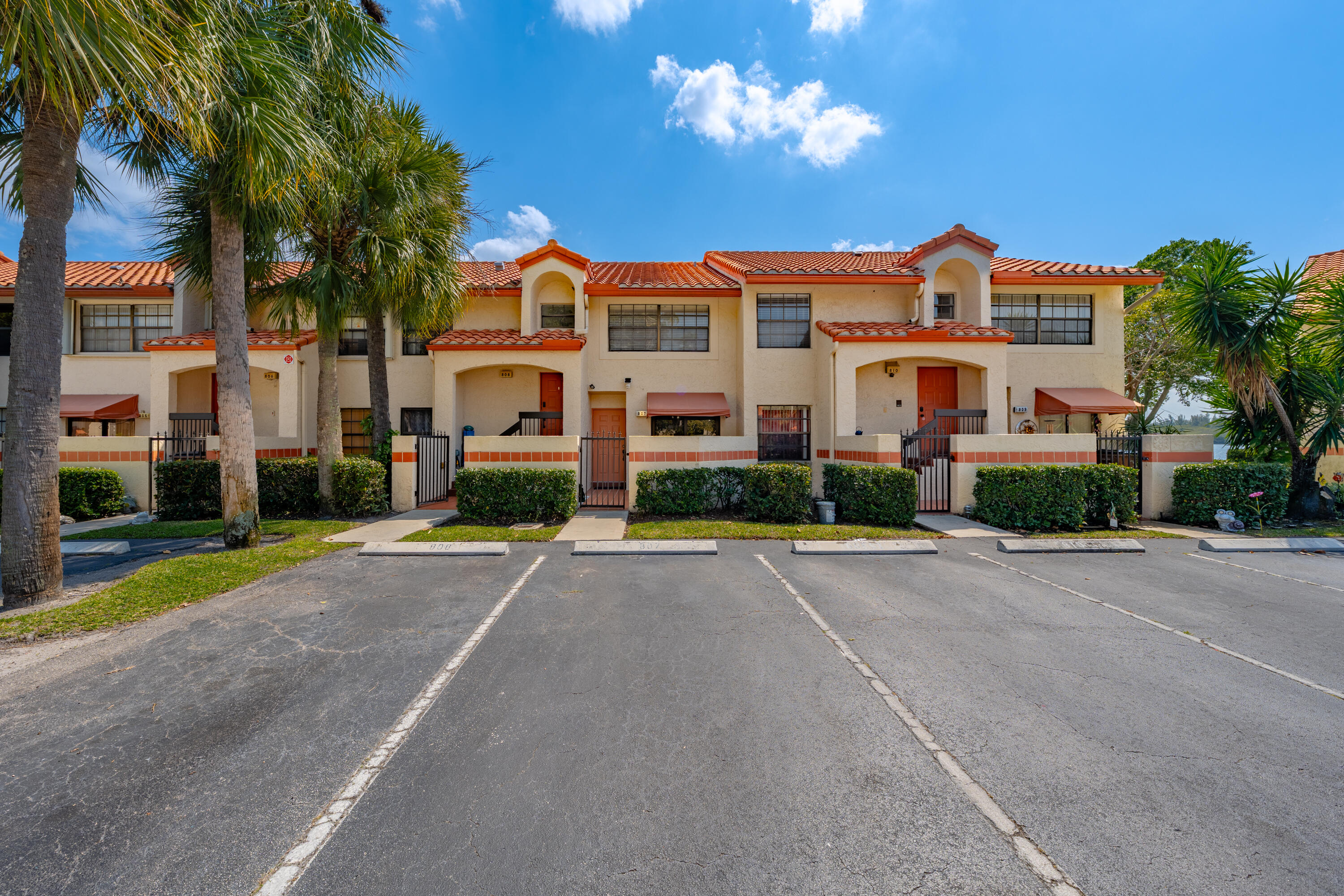 807 Congressional Way 807