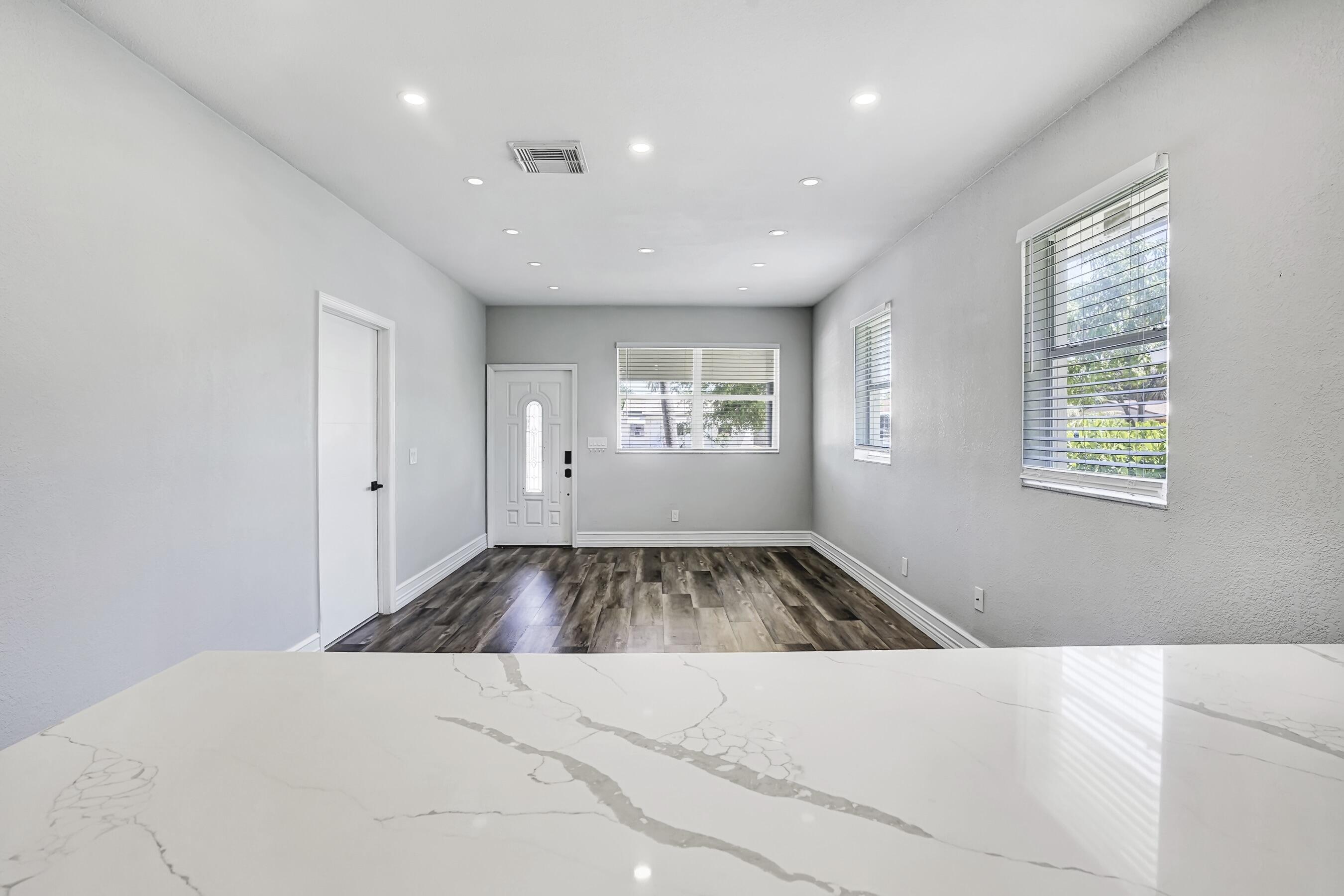 724 SW 9th Street