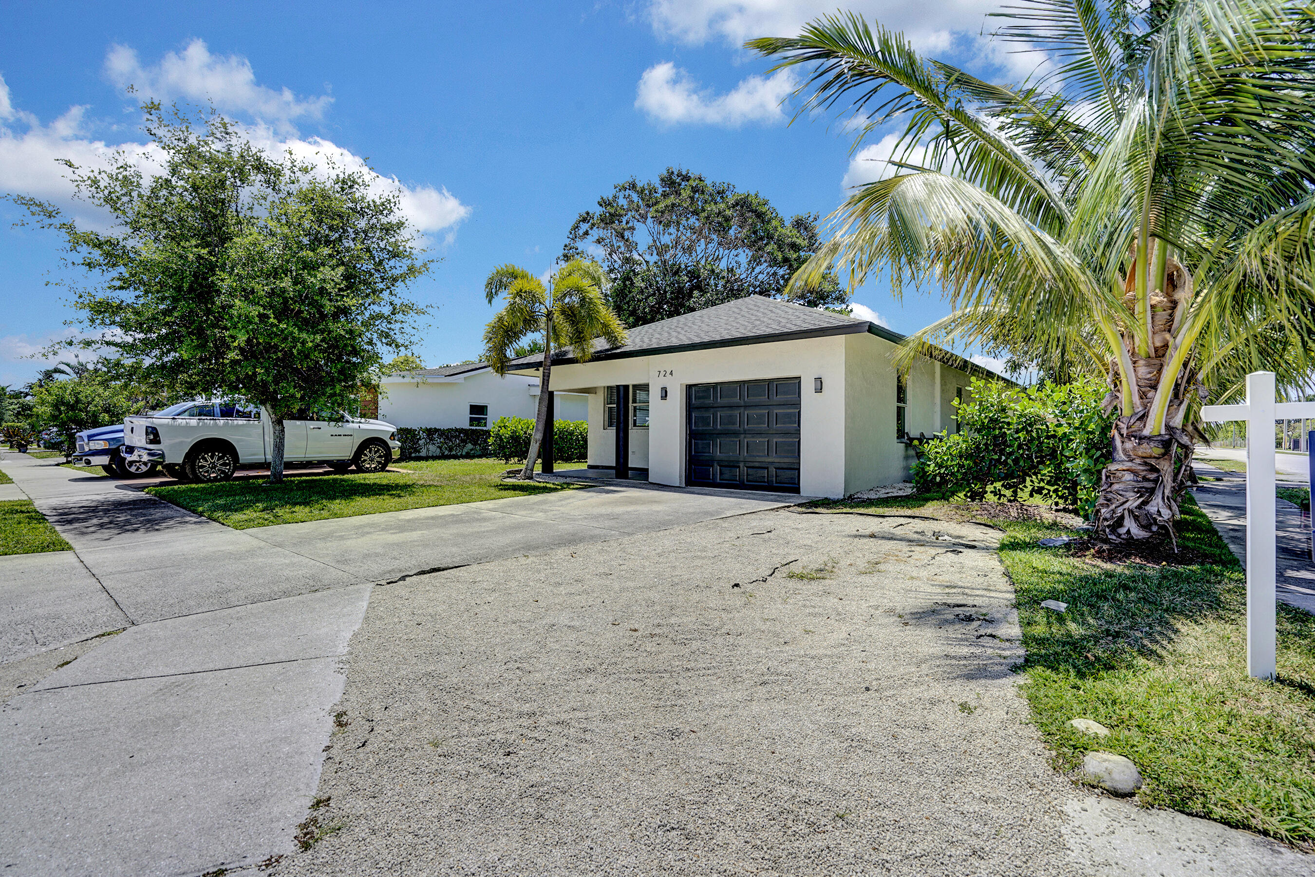 724 SW 9th Street
