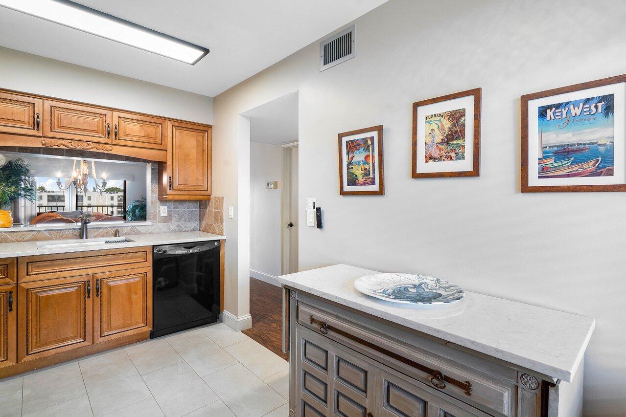 7340 Amberly Lane 404