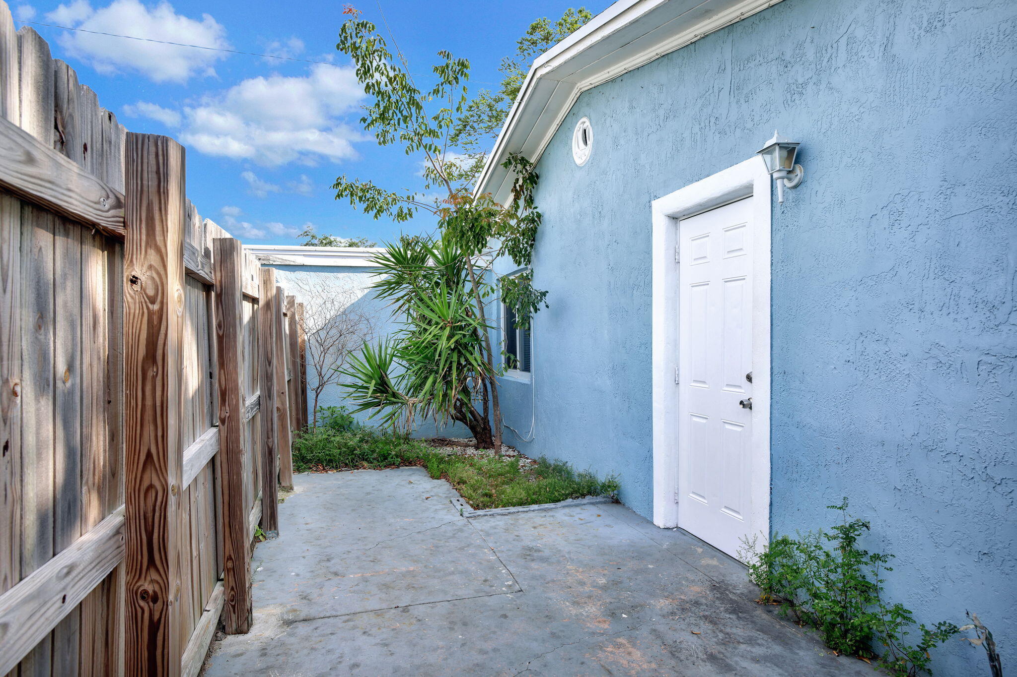 300 NW 16th Street 300