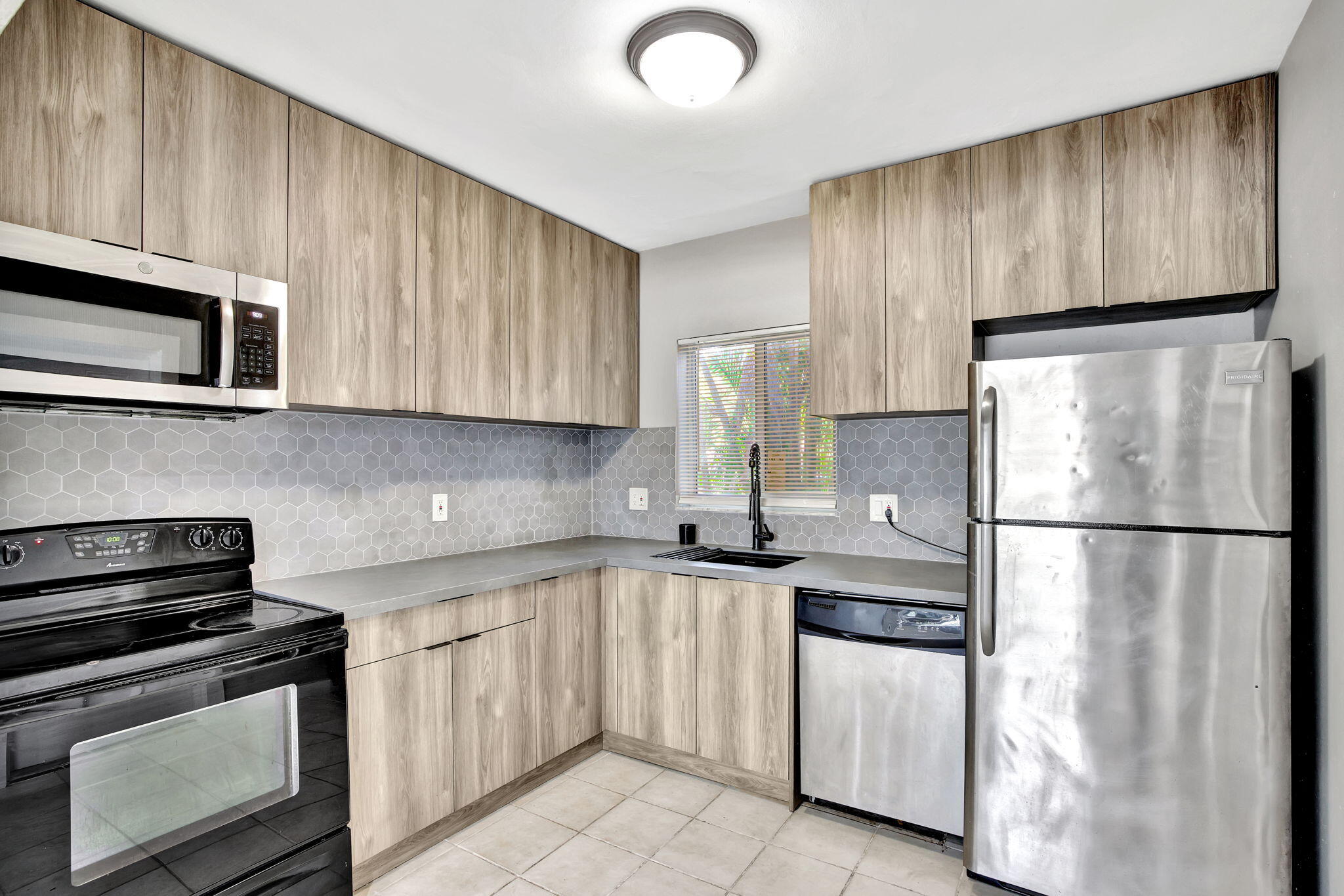 300 NW 16th Street 300